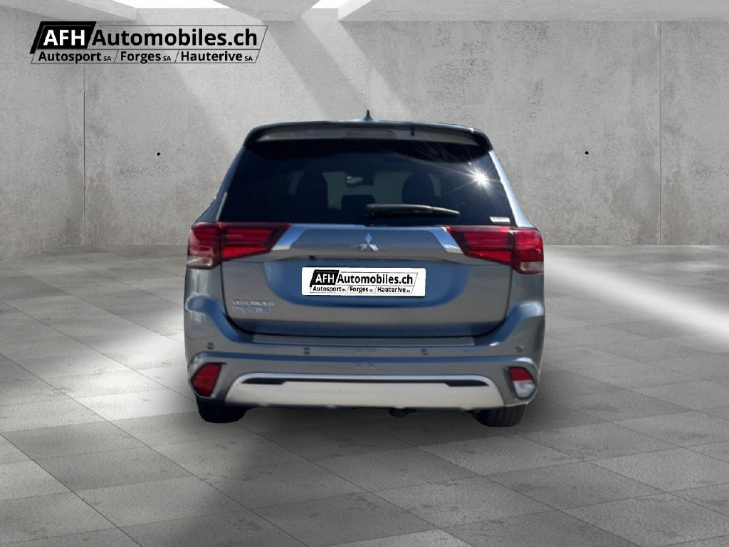 MITSUBISHI Outlander 2.4 PHEV Diamond-showroom-element-3