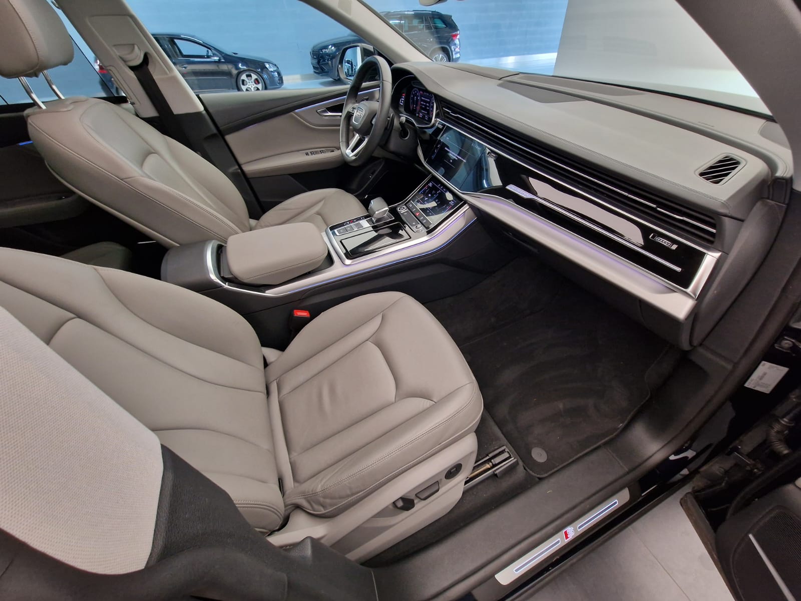 AUDI Q8 55 TFSI quattro tiptronic-image-12