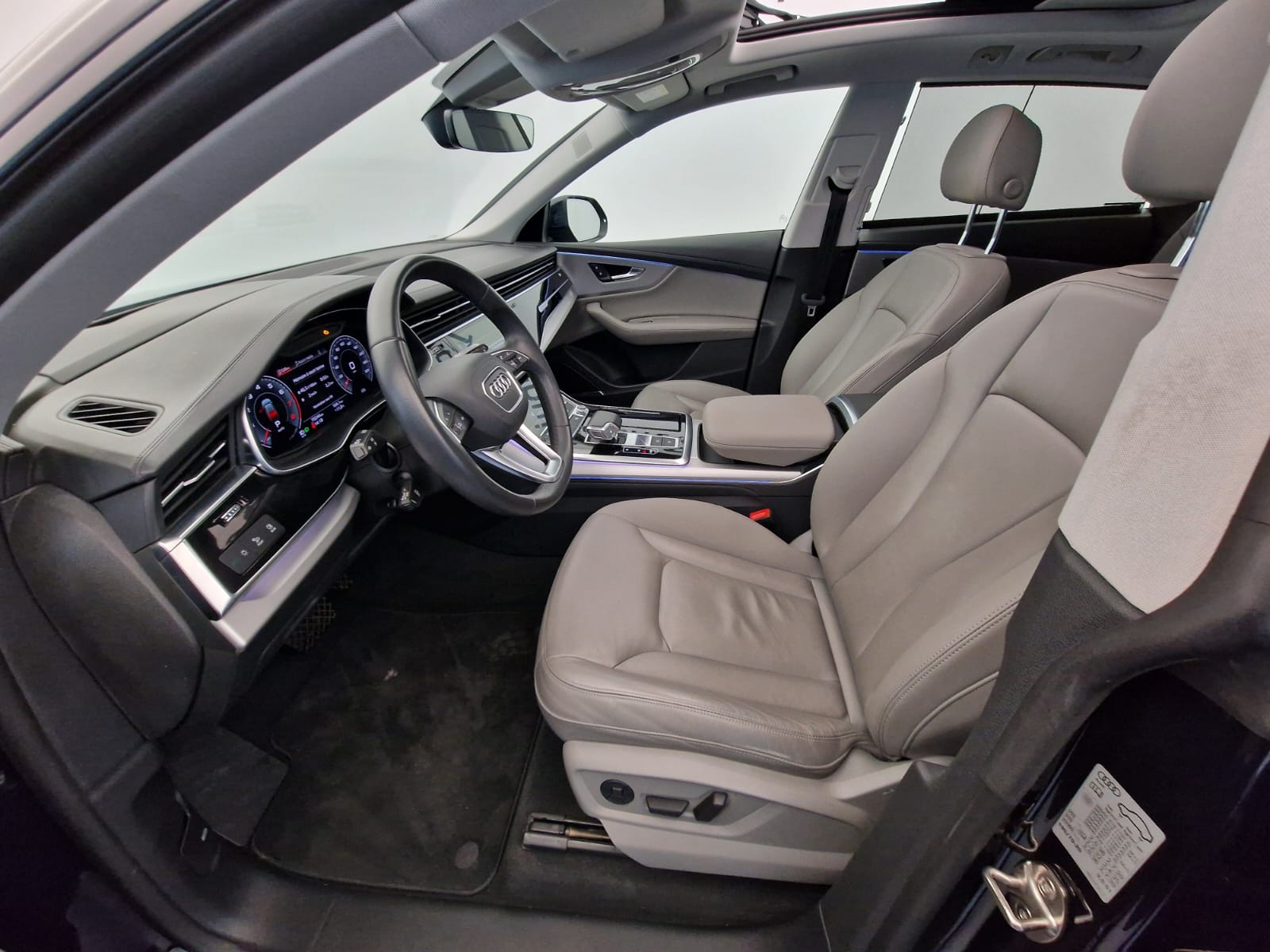 AUDI Q8 55 TFSI quattro tiptronic-image-11