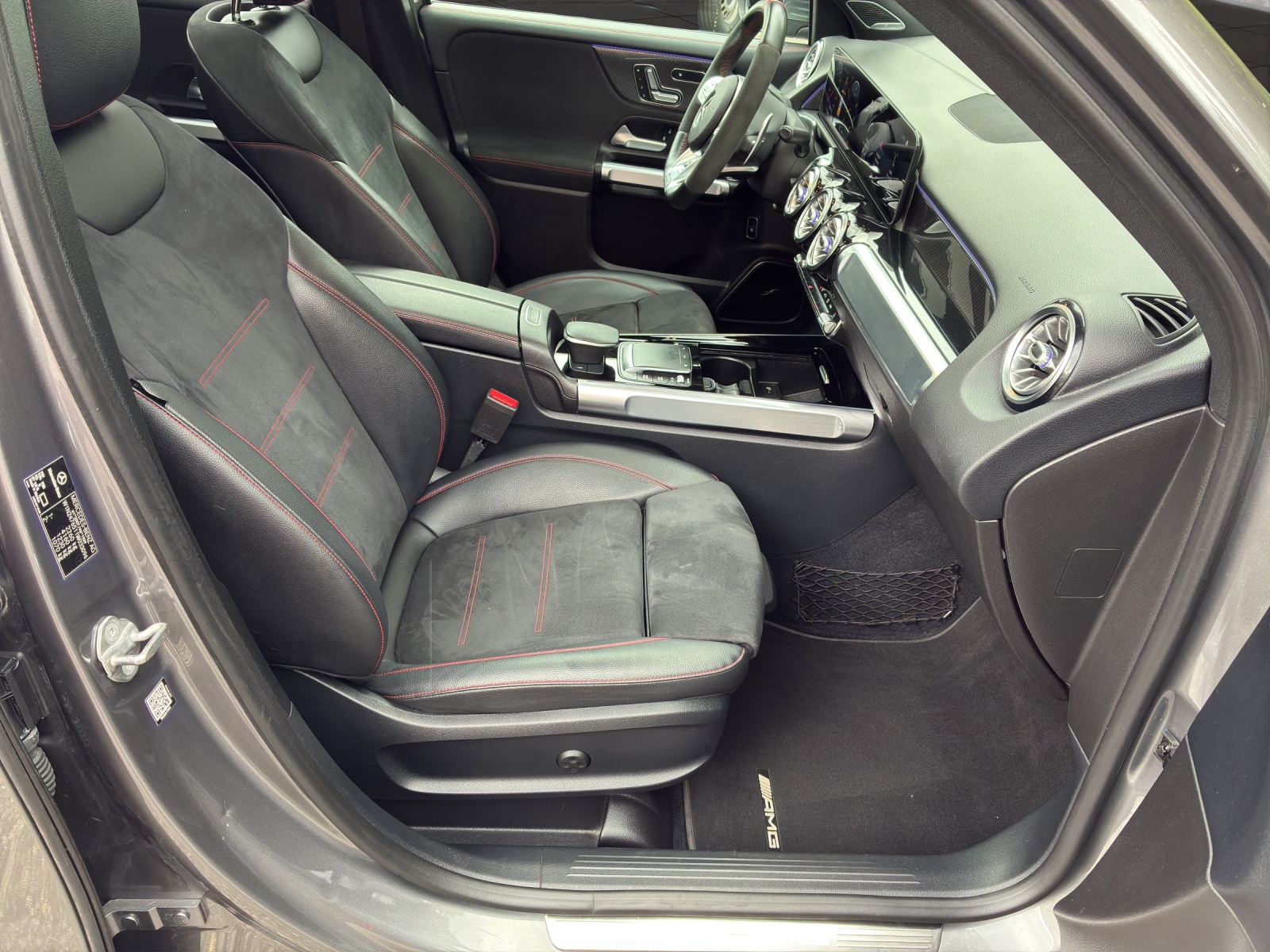MERCEDES-BENZ GLB 35 AMG 4Matic 8G-Tronic-image-13