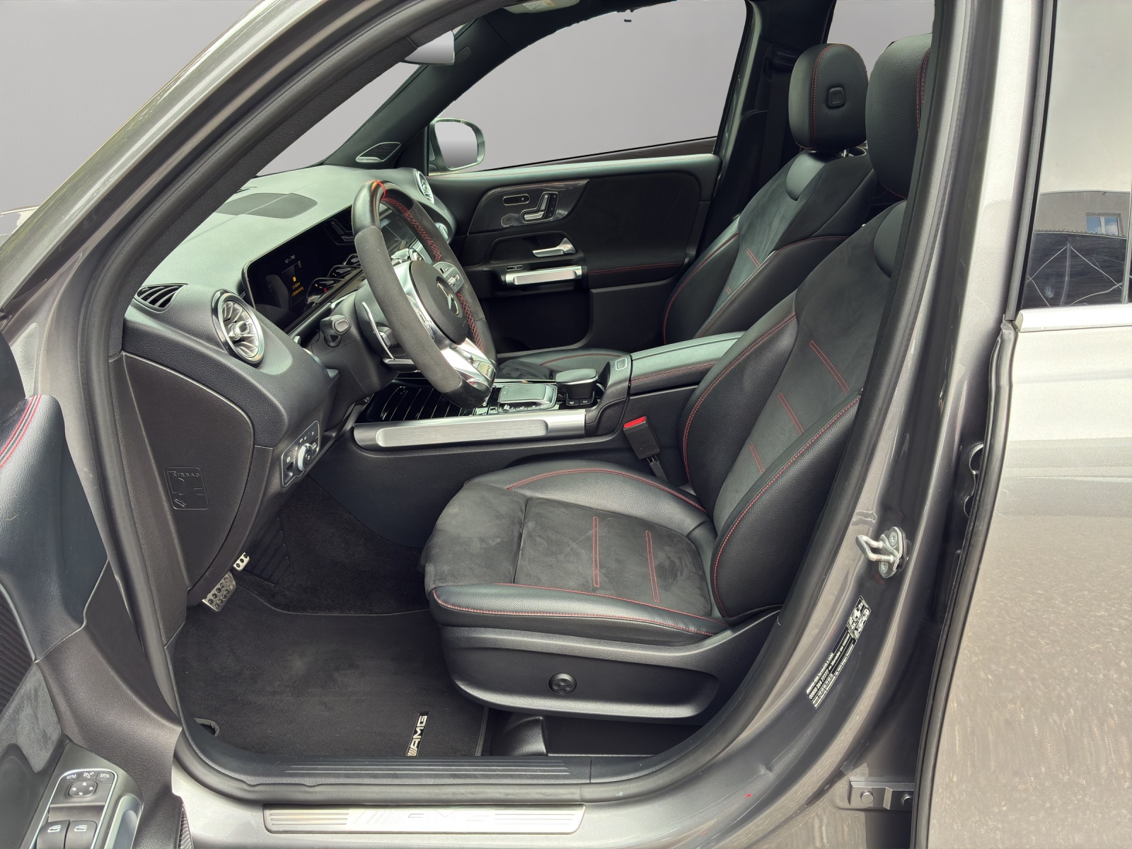 MERCEDES-BENZ GLB 35 AMG 4Matic 8G-Tronic-image-11