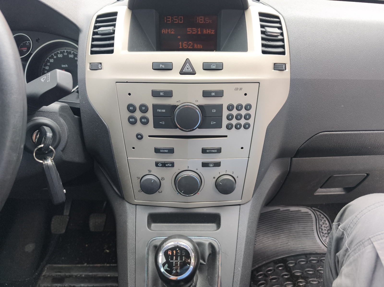 OPEL Zafira 1.8i 16V Cosmo-image-9