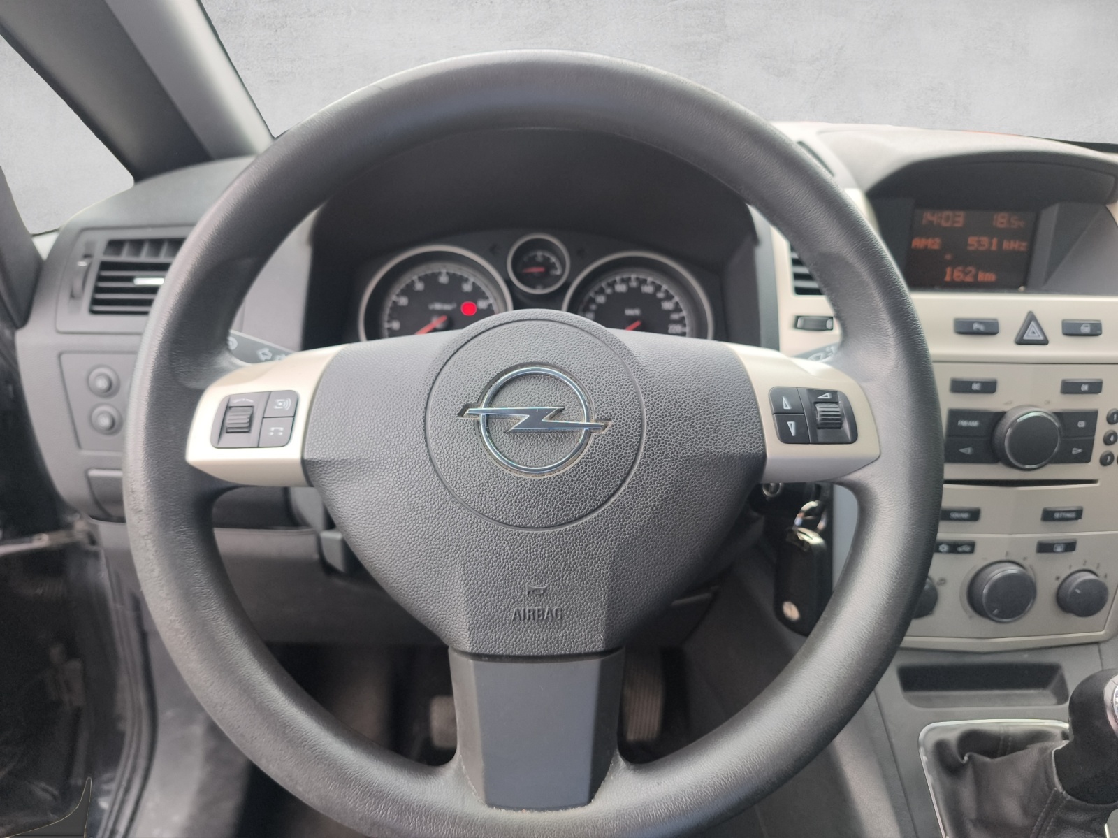 OPEL Zafira 1.8i 16V Cosmo-image-17