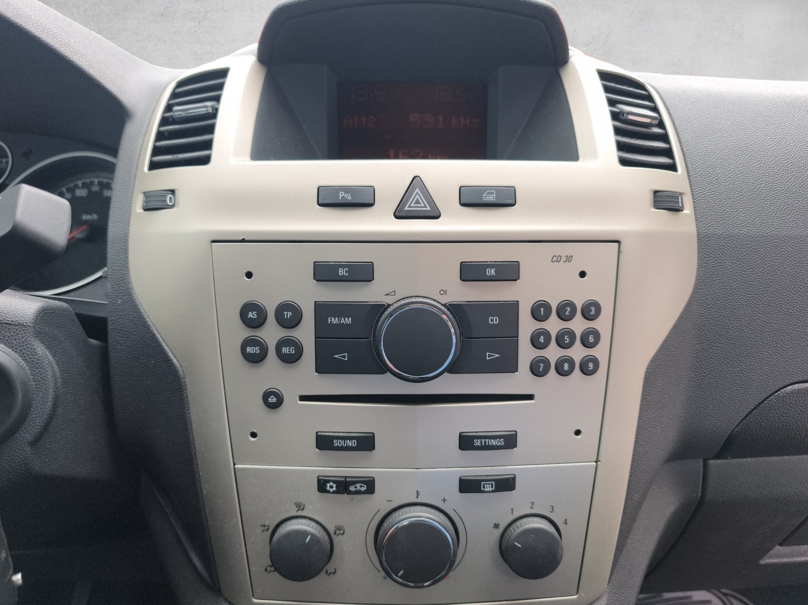 OPEL Zafira 1.8i 16V Cosmo-image-14