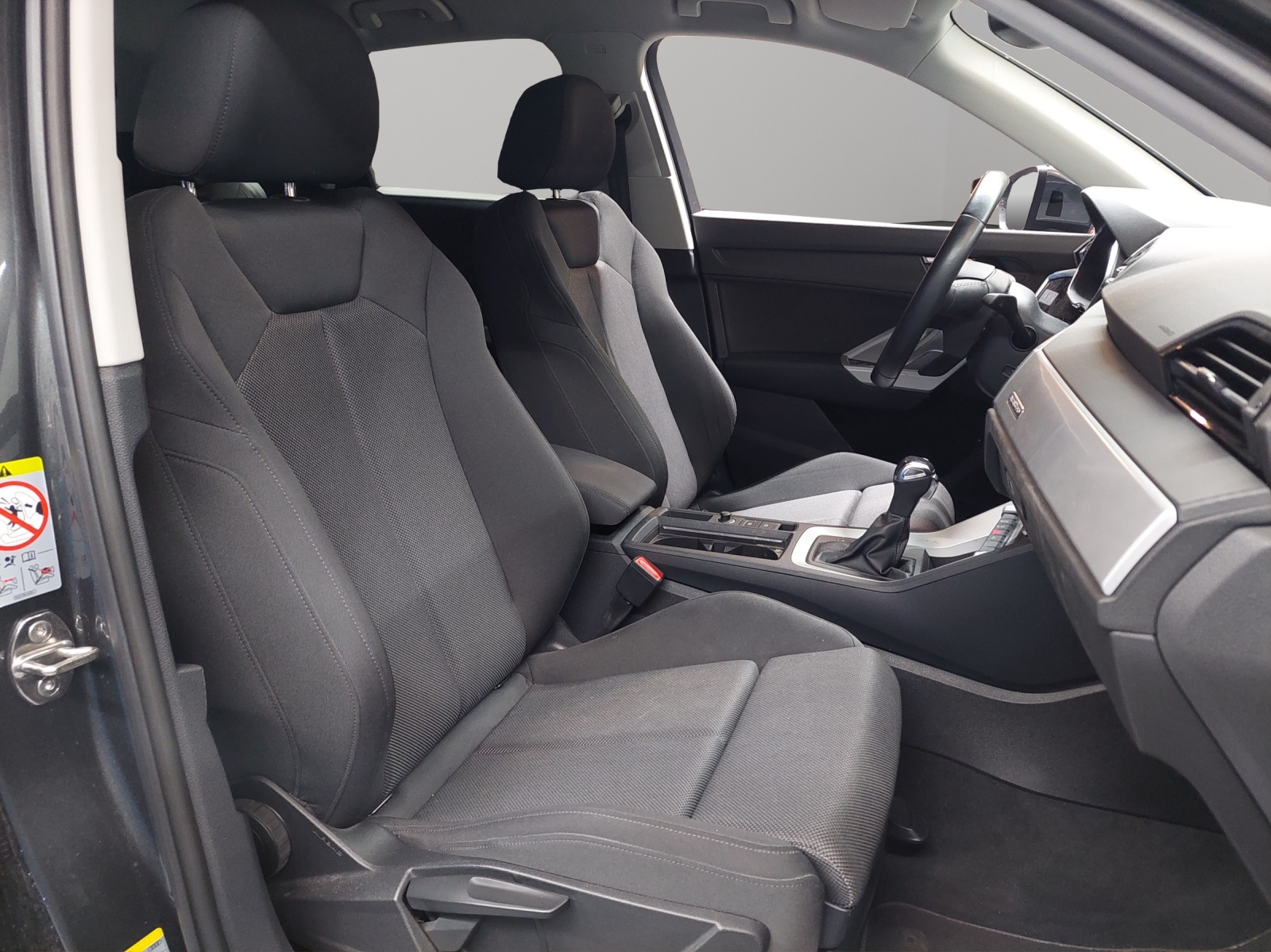 AUDI Q3 35 TDI S line quattro S-tronic-image-8