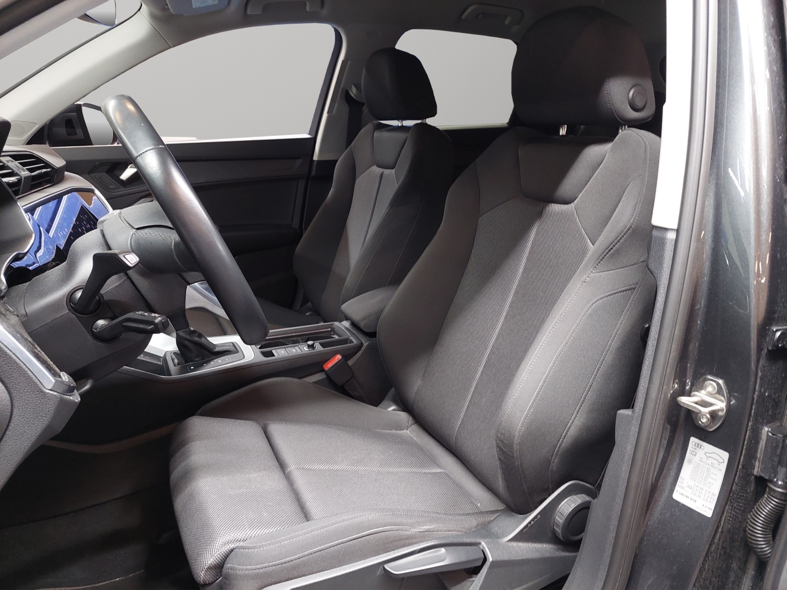 AUDI Q3 35 TDI S line quattro S-tronic-image-5