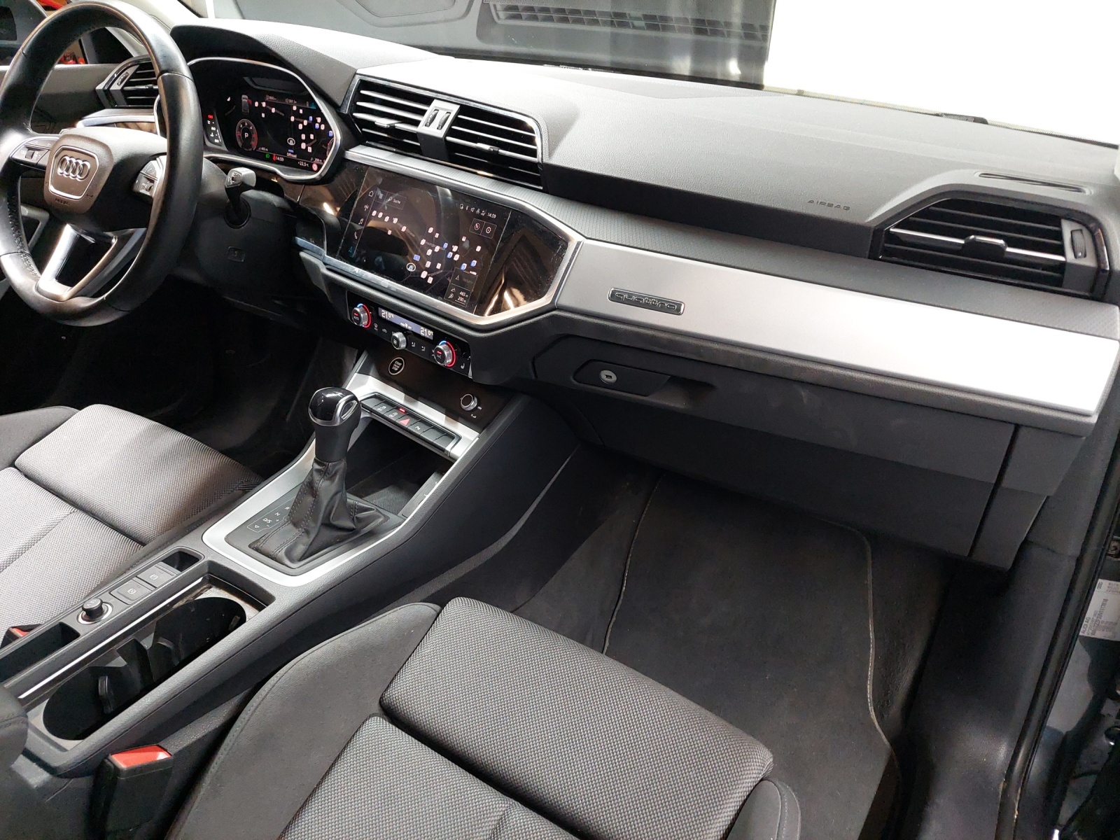 AUDI Q3 35 TDI S line quattro S-tronic-image-9