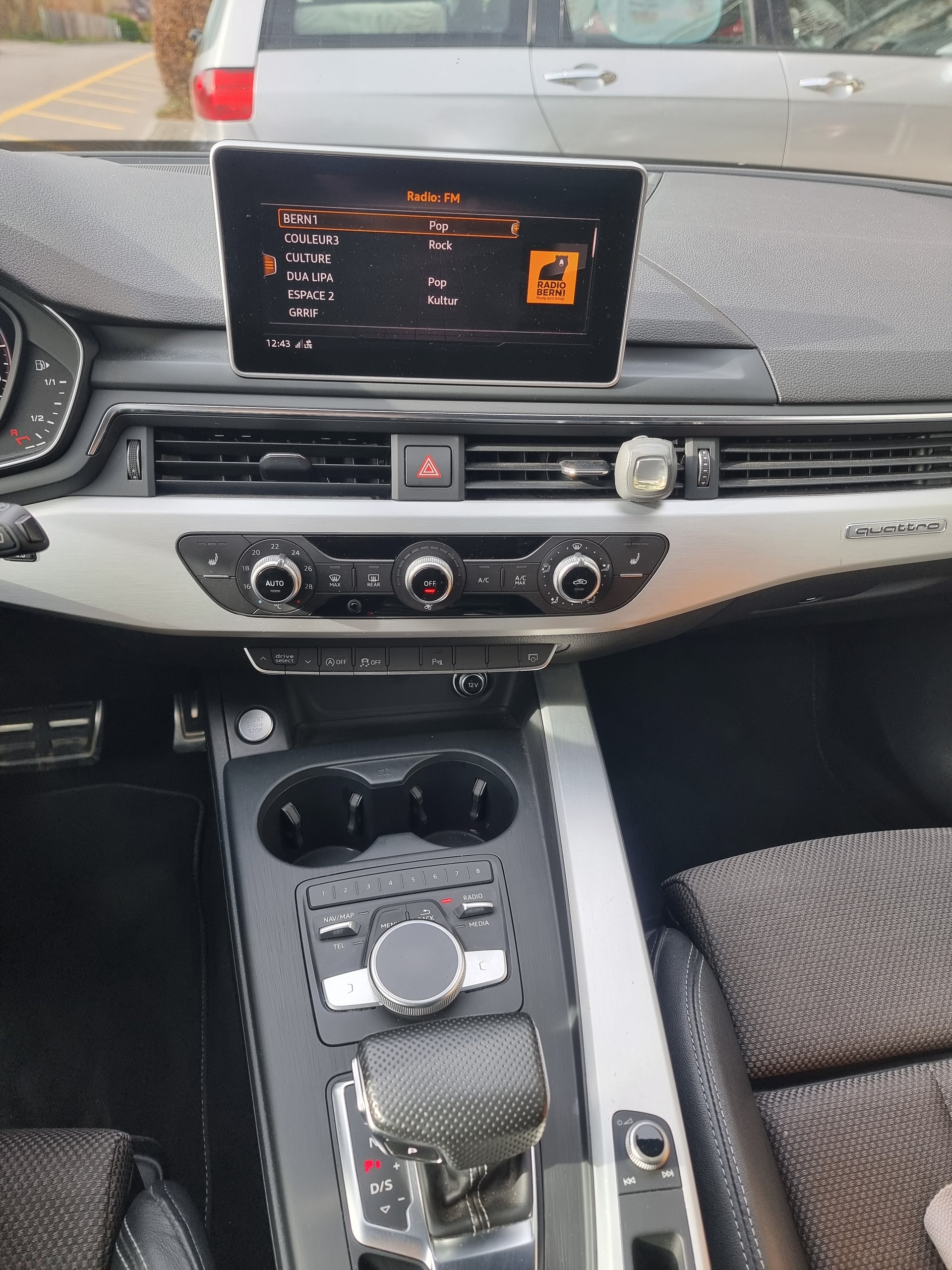 AUDI A4 Avant 2.0 TDI Sport quattro S-tronic-image-8