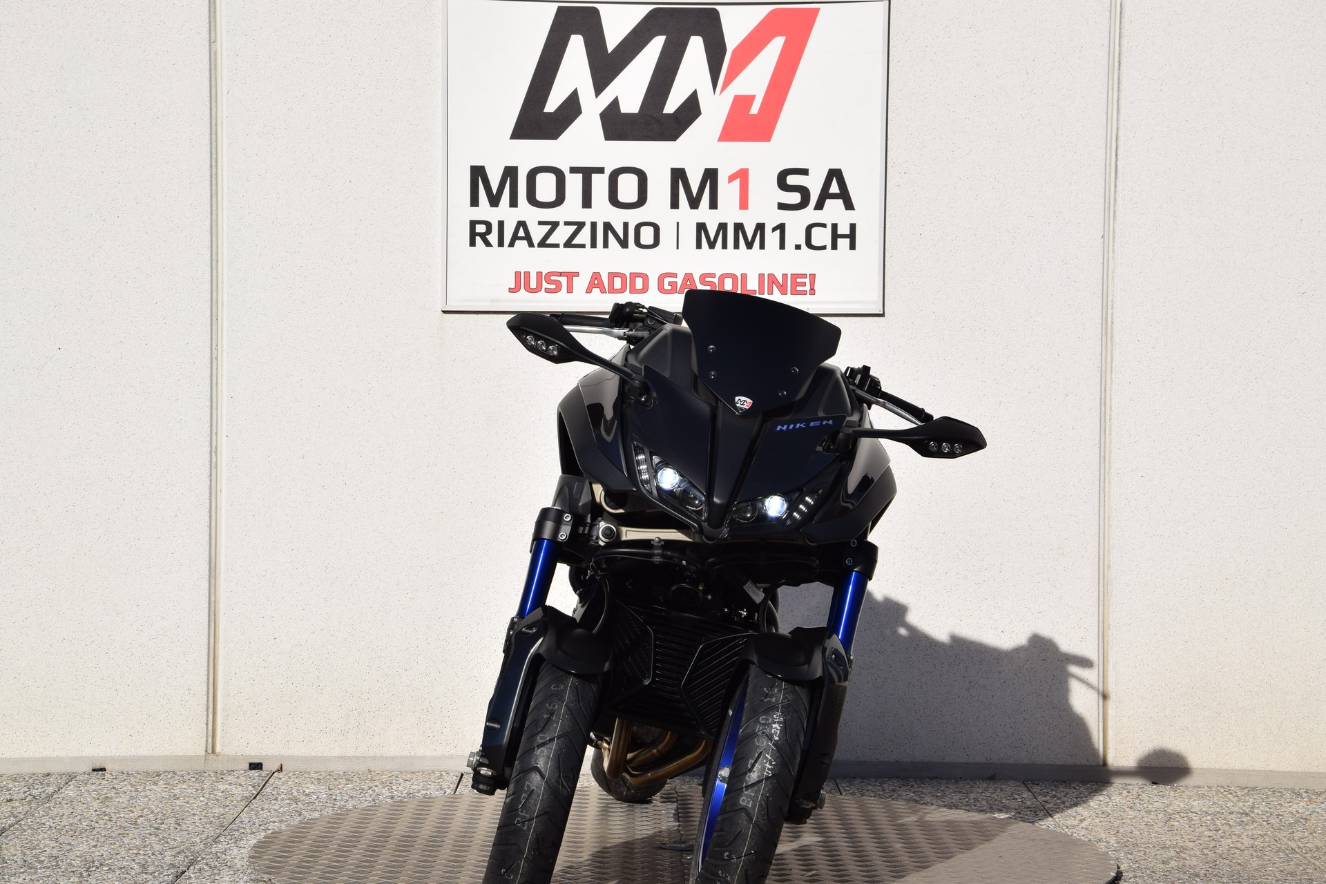 YAMAHA Niken-showroom-element-2