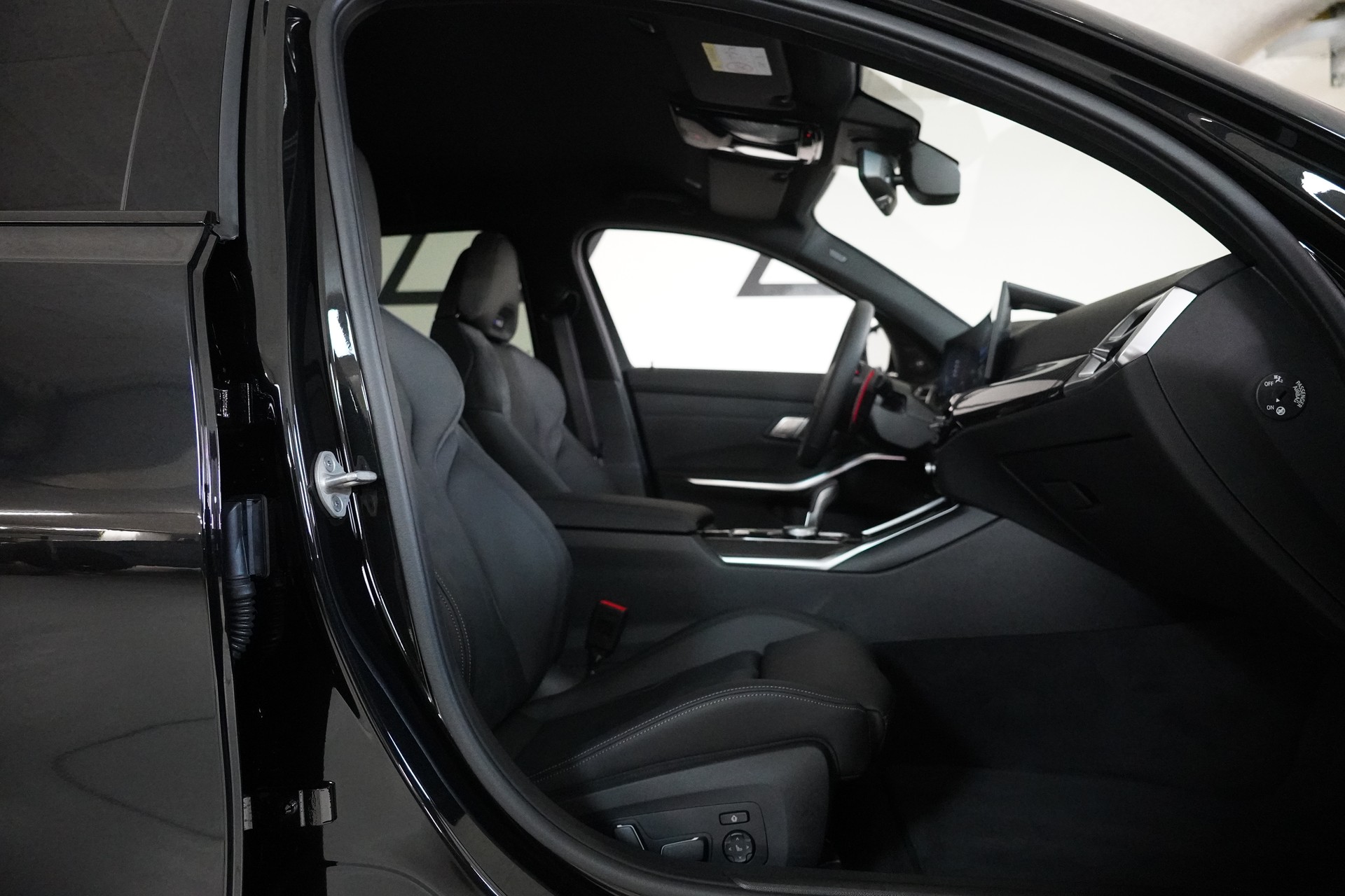 BMW M3 Touring xDrive Competition M-image-13