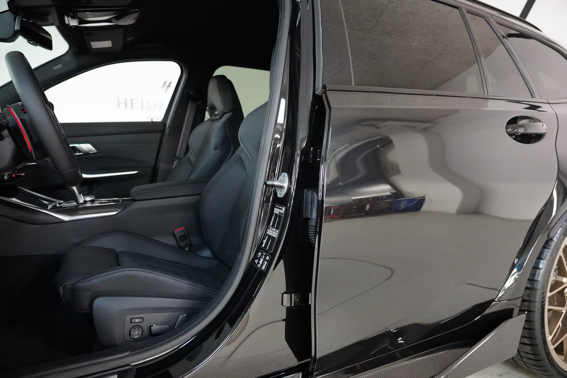 BMW M3 Touring xDrive Competition M-image-10