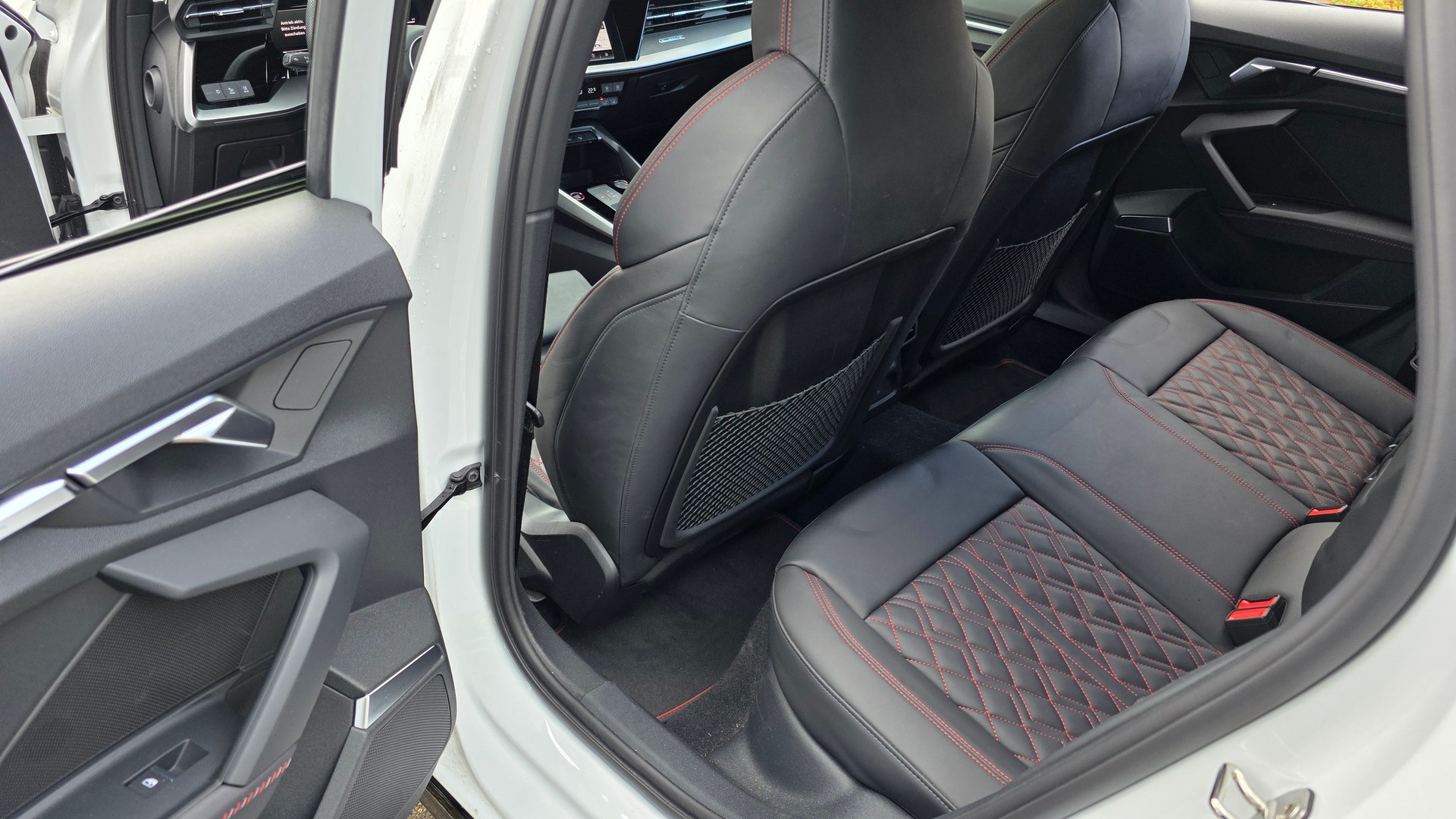 AUDI S3 Sportback 2.0 TFSI quattro S-tronic-image-12