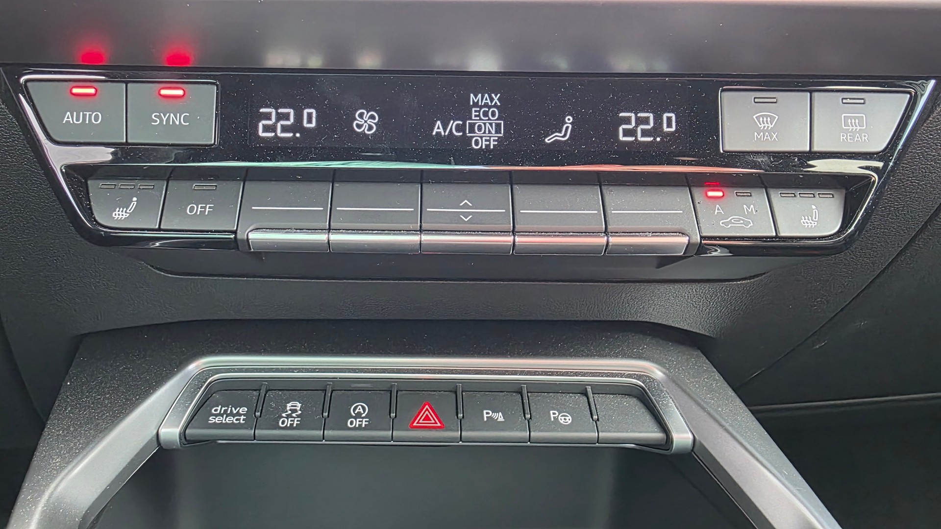AUDI S3 Sportback 2.0 TFSI quattro S-tronic-image-26