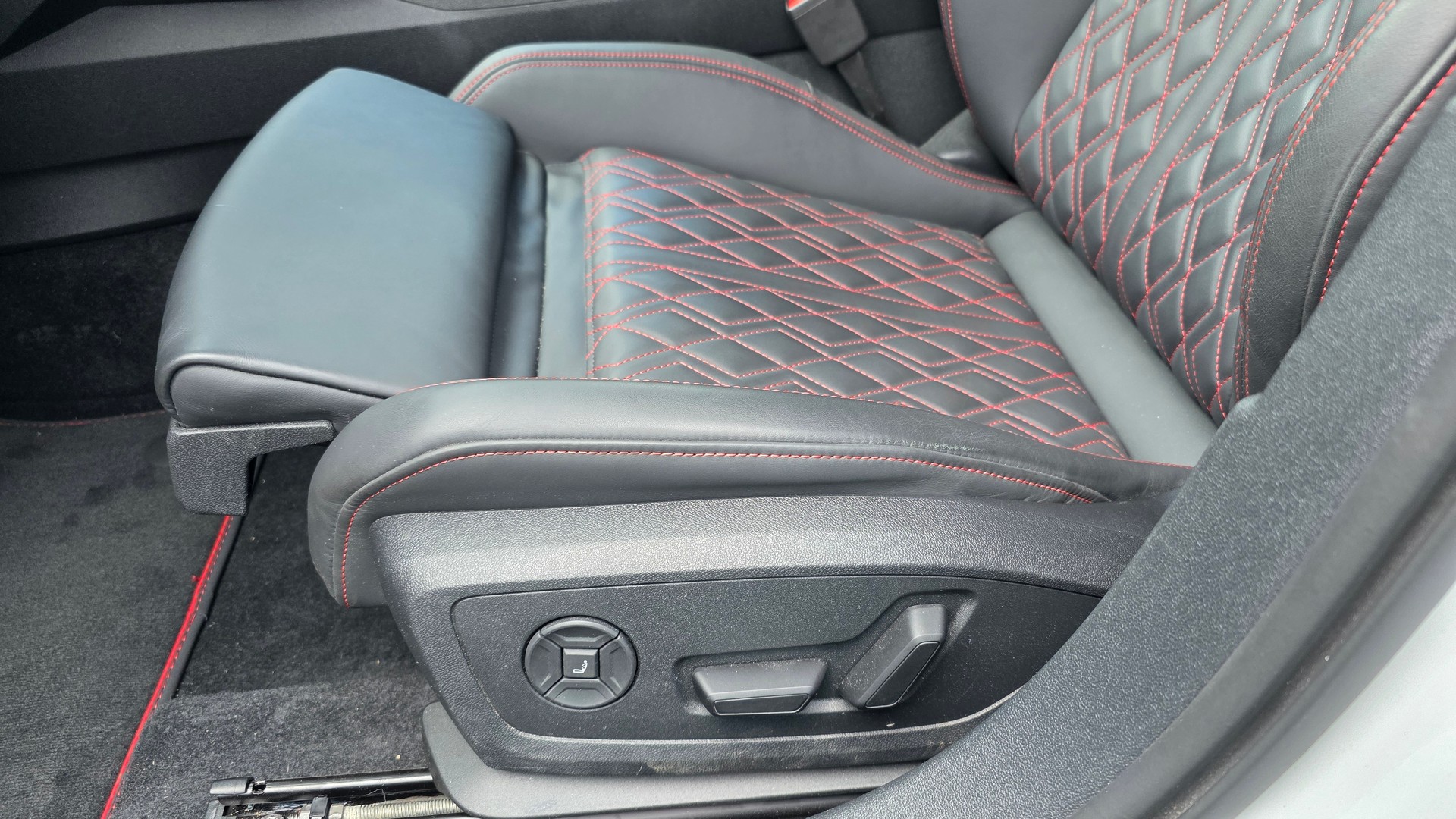 AUDI S3 Sportback 2.0 TFSI quattro S-tronic-image-15