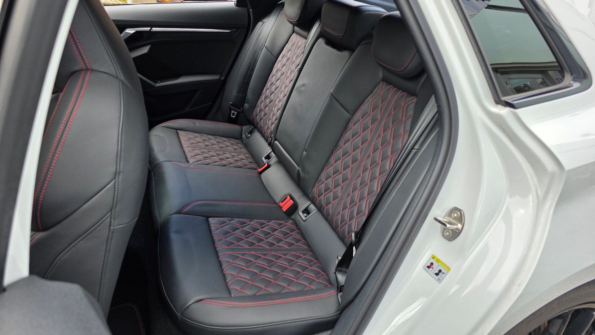 AUDI S3 Sportback 2.0 TFSI quattro S-tronic-image-11