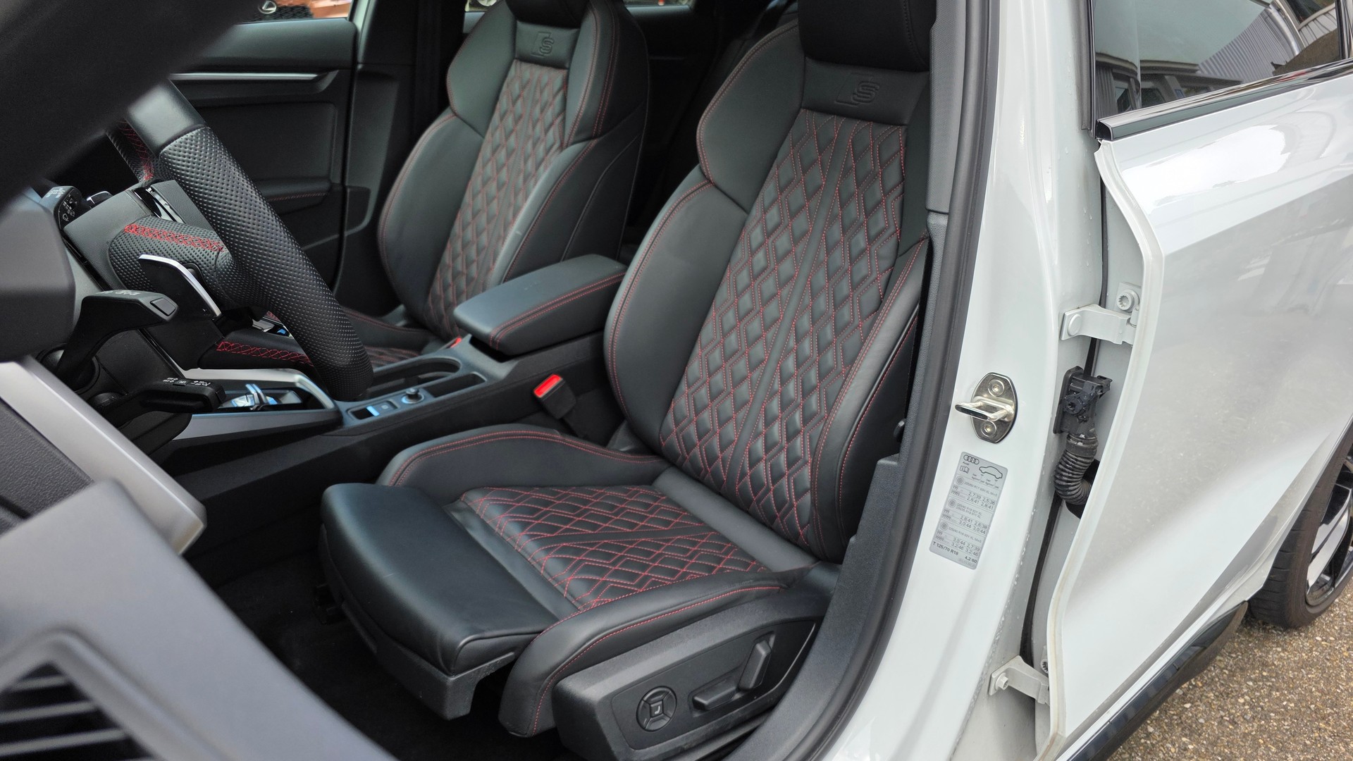 AUDI S3 Sportback 2.0 TFSI quattro S-tronic-image-13