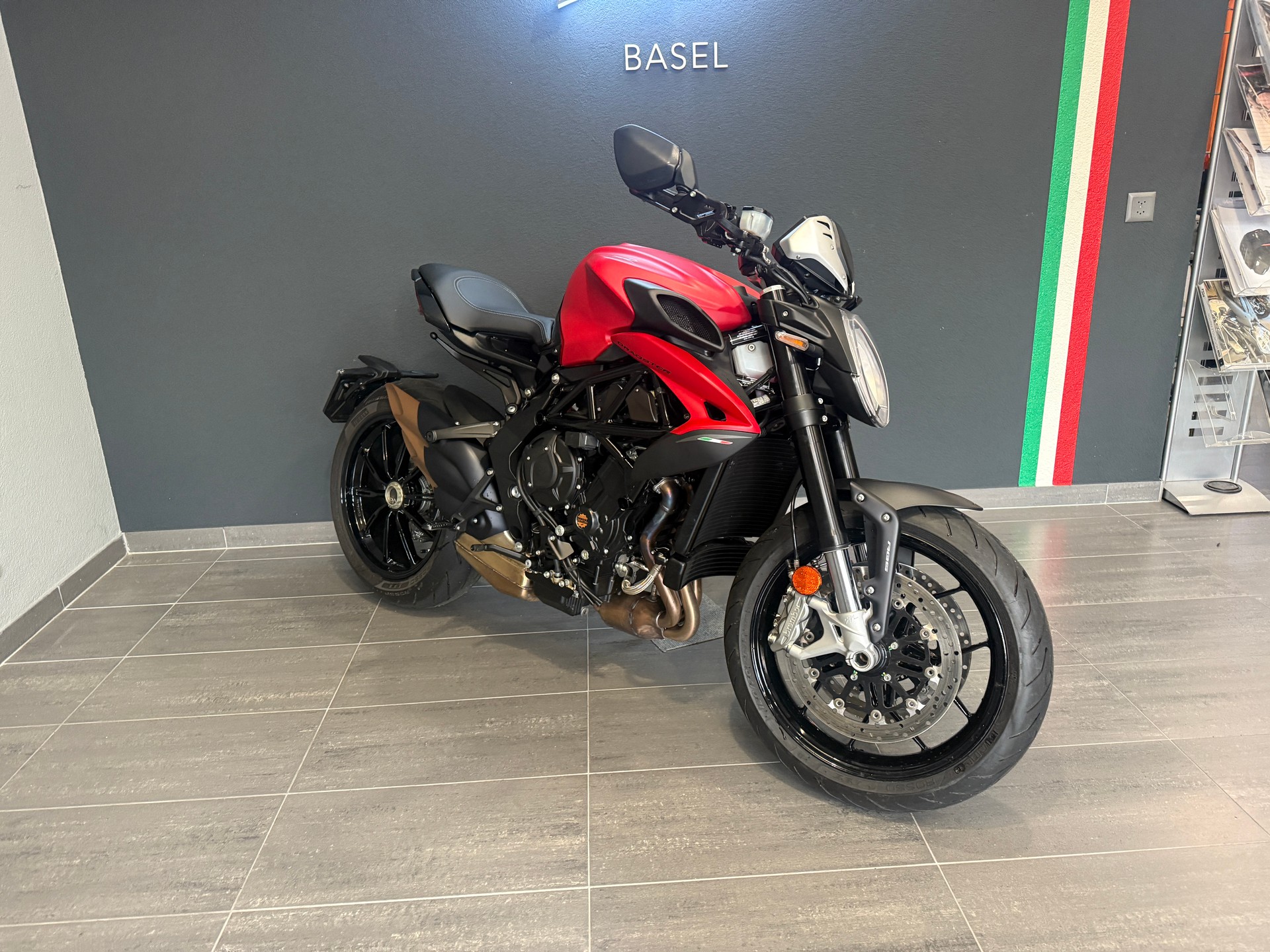 MV AGUSTA Dragster 800 Rosso-showroom-element-1
