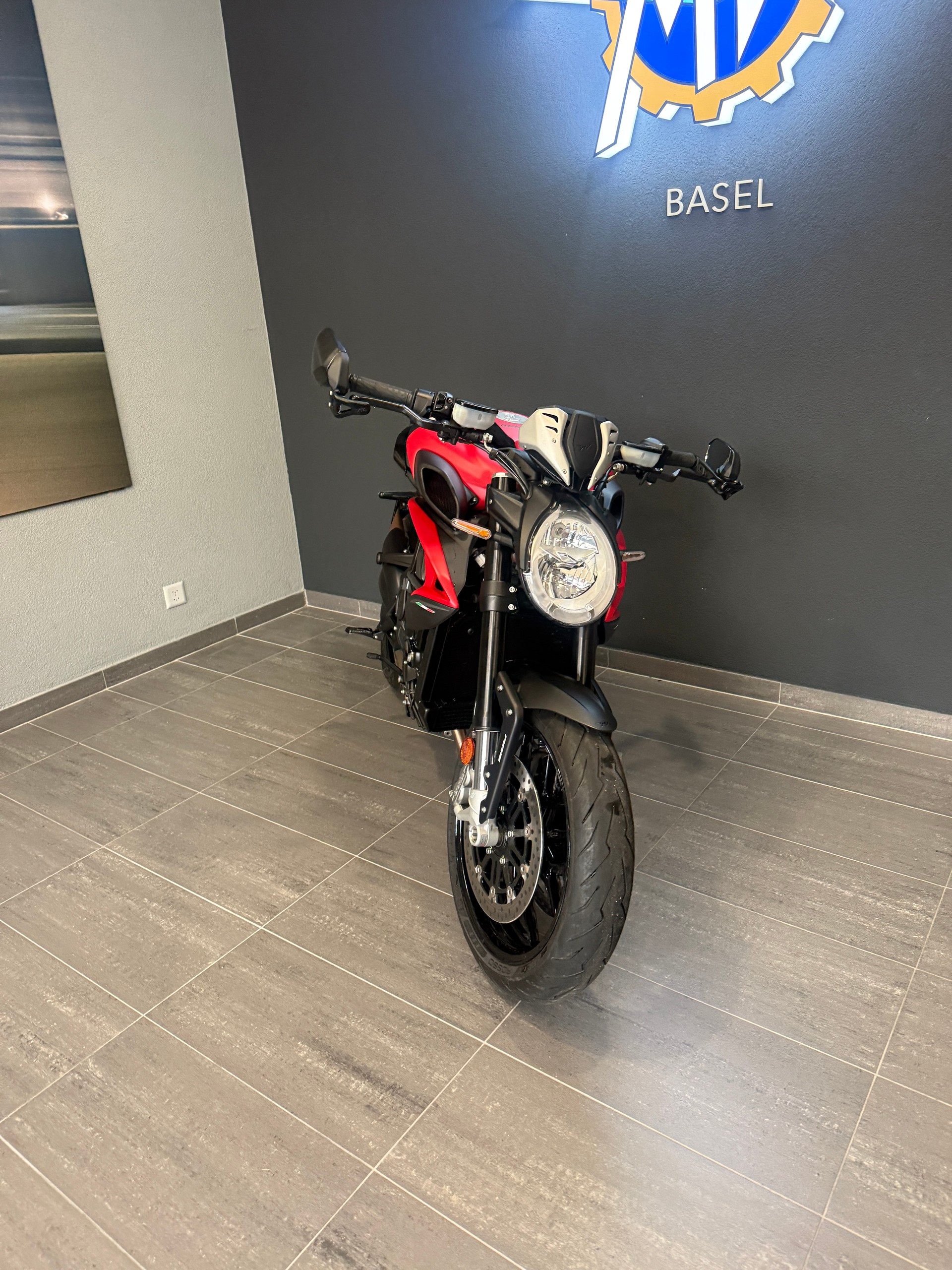 MV AGUSTA Dragster 800 Rosso-showroom-element-3