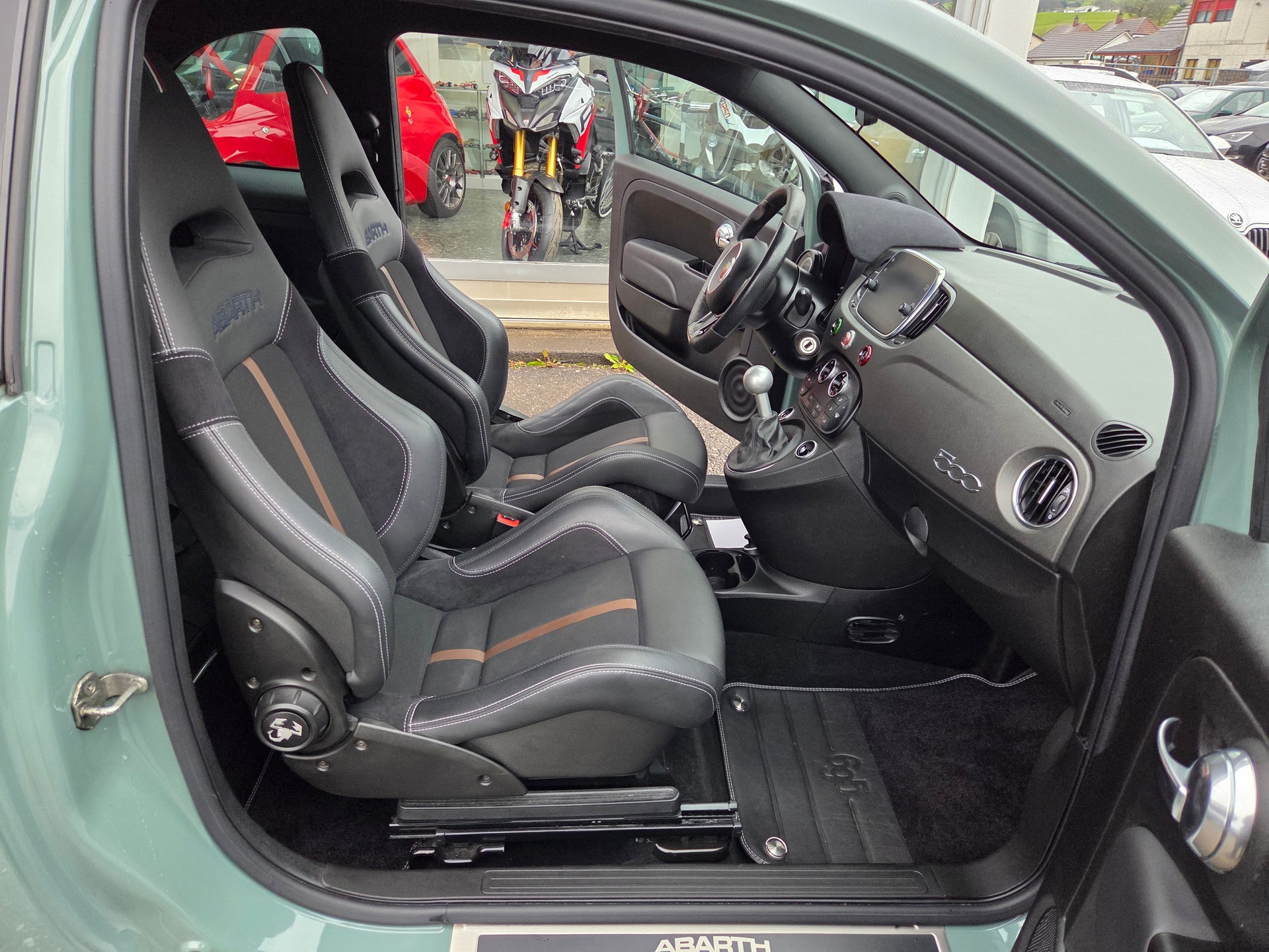 FIAT 695 1.4 16V Turbo Abarth 70 Anniversario-image-13
