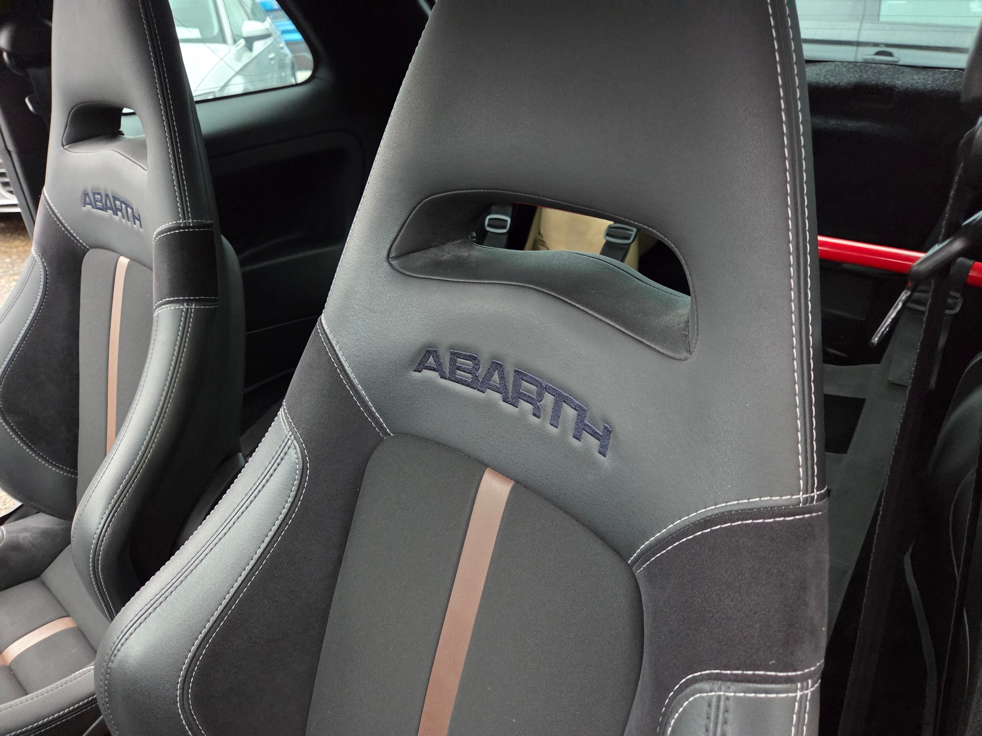 FIAT 695 1.4 16V Turbo Abarth 70 Anniversario-image-22