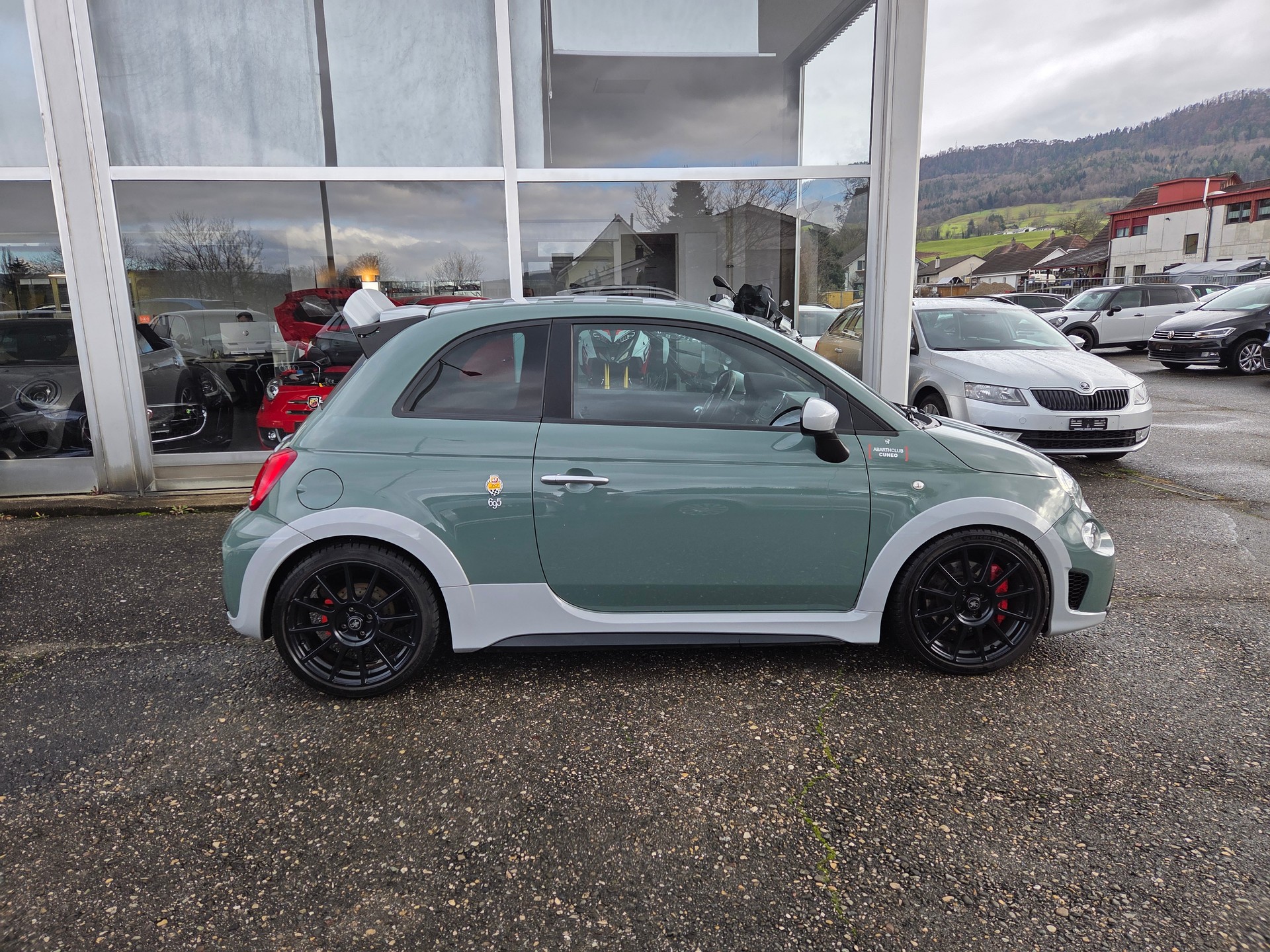 FIAT 695 1.4 16V Turbo Abarth 70 Anniversario-image-10