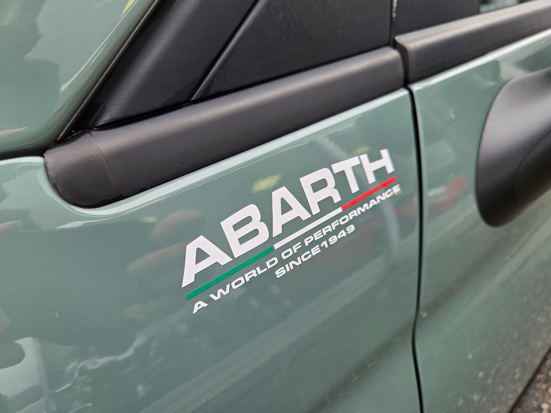FIAT 695 1.4 16V Turbo Abarth 70 Anniversario-image-24