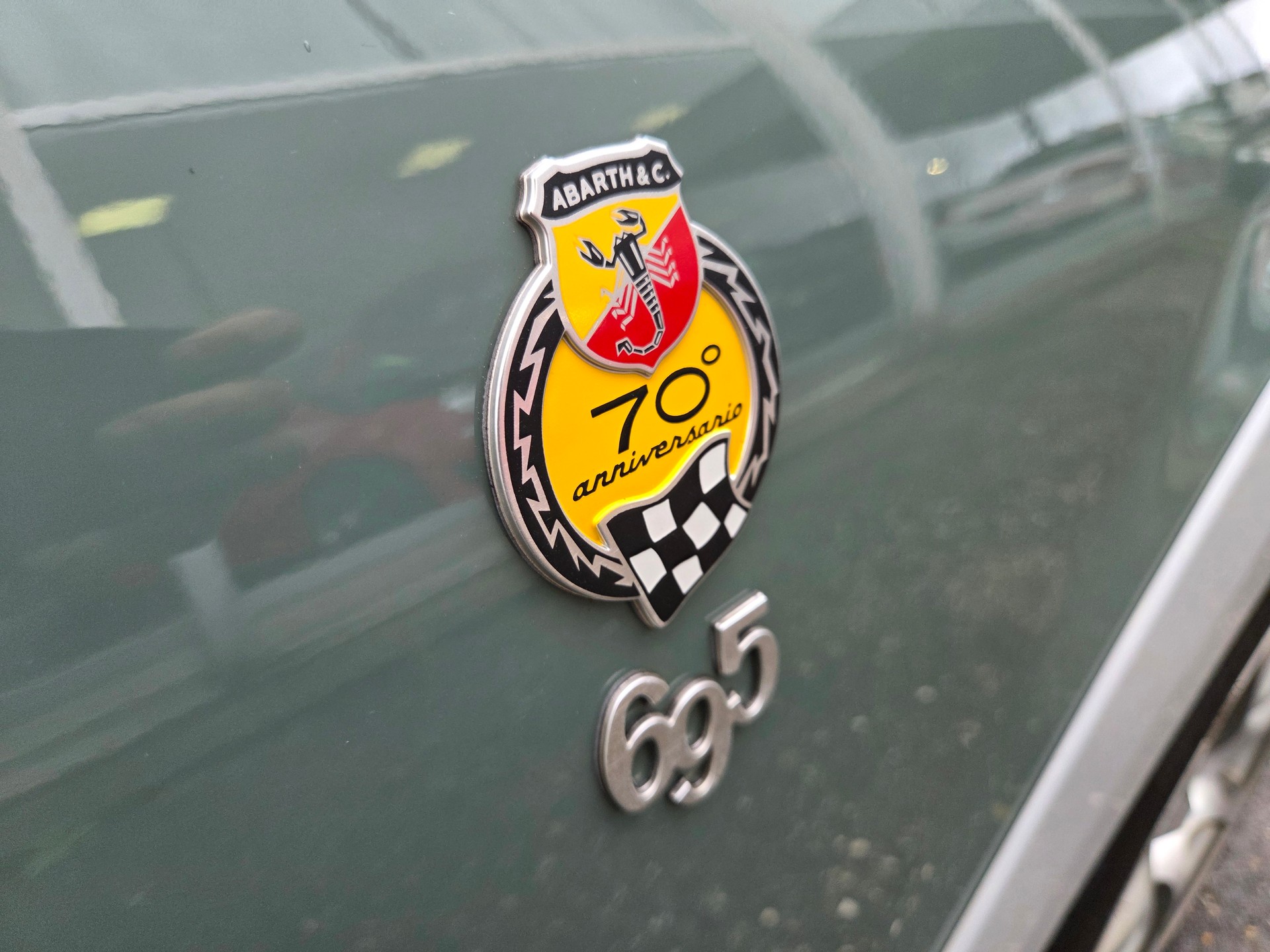FIAT 695 1.4 16V Turbo Abarth 70 Anniversario-image-25