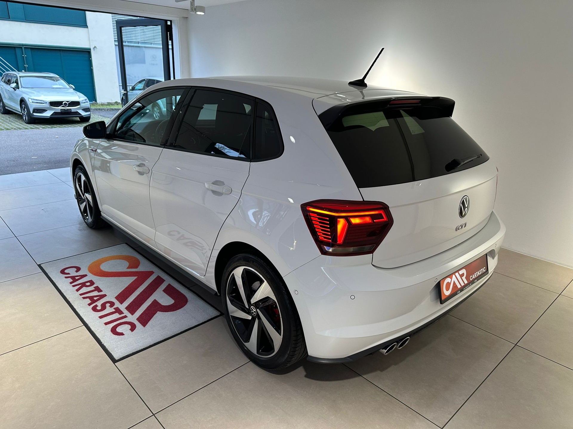 VW Polo 2.0 TSI GTI-image-2