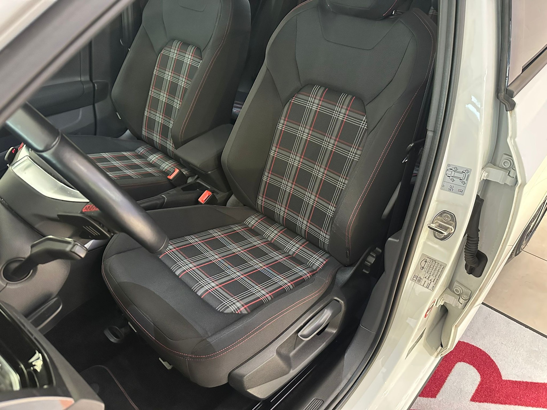 VW Polo 2.0 TSI GTI-image-5