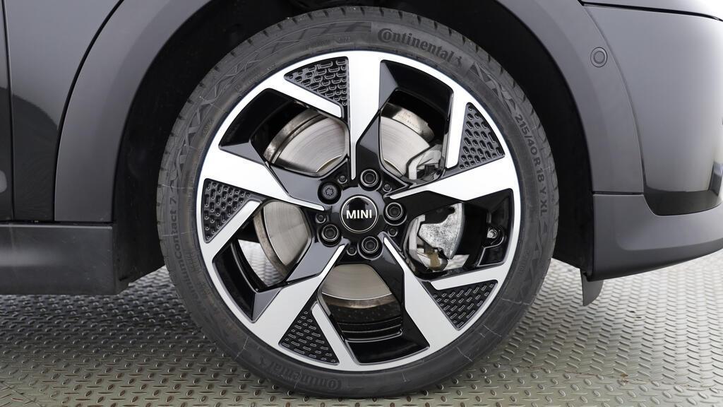MINI Cooper S Cabrio-image-9