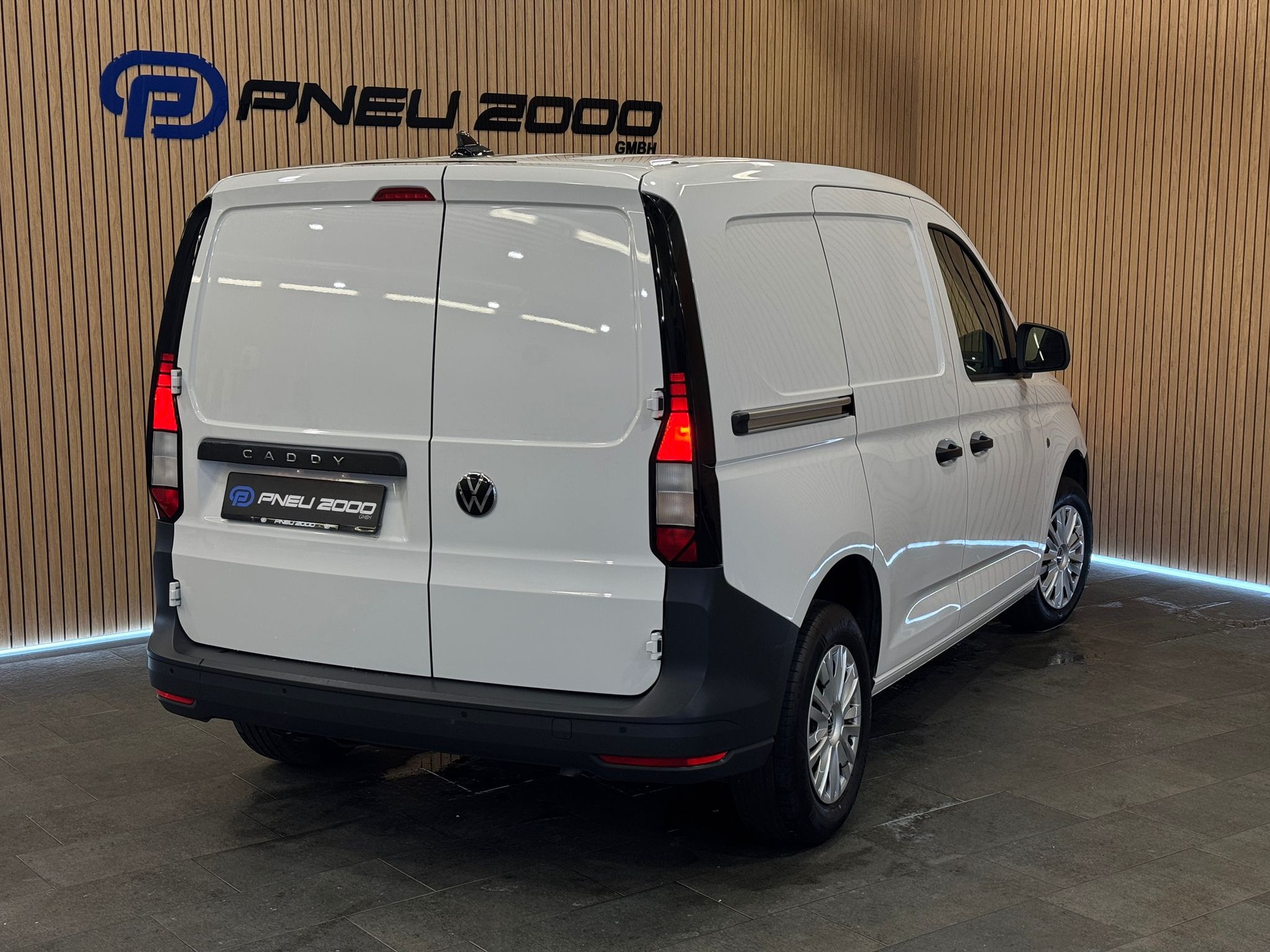 VW Caddy Cargo 2.0TDI-showroom-element-2