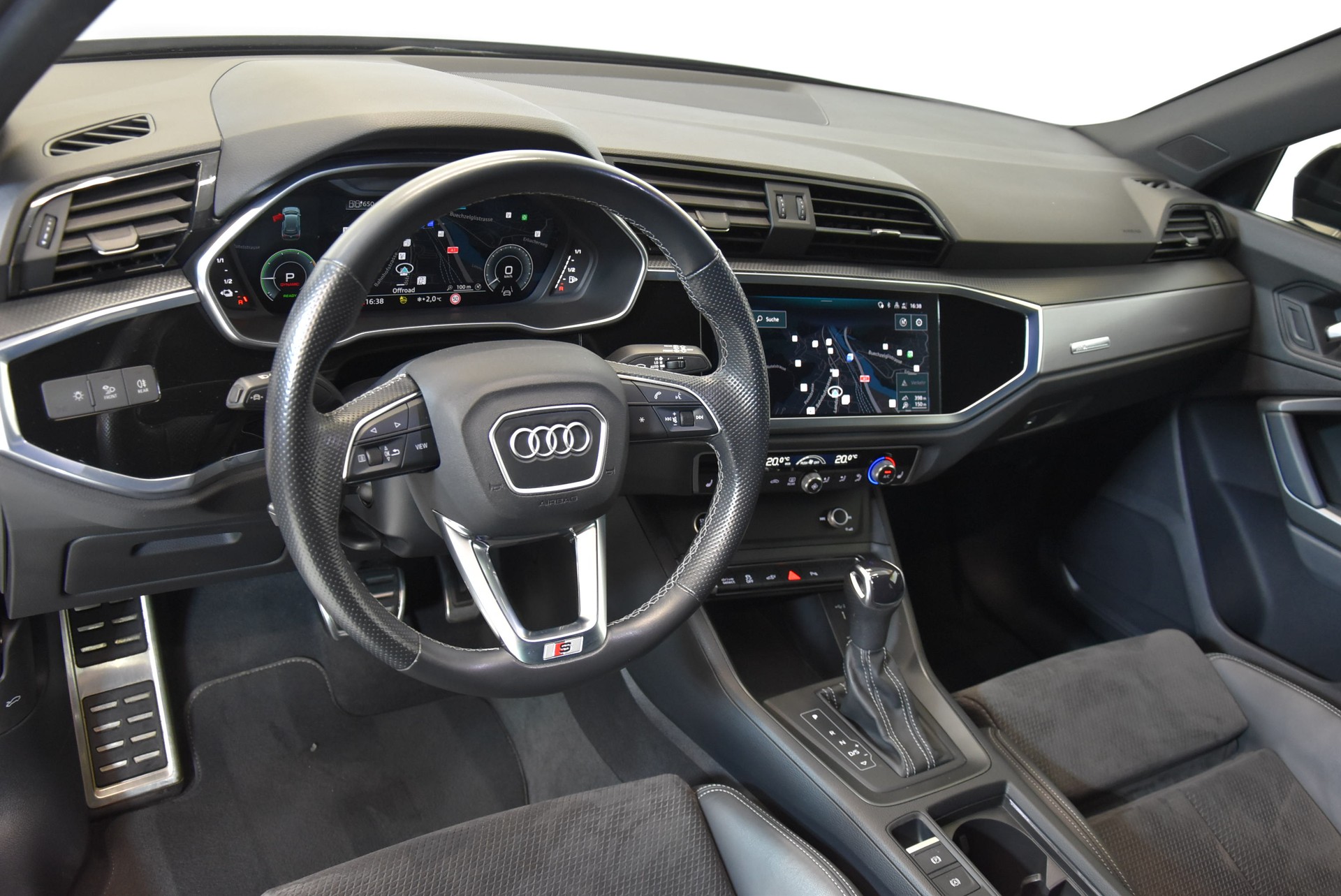 AUDI Q3 45 TFSI e S line S-tronic-image-6