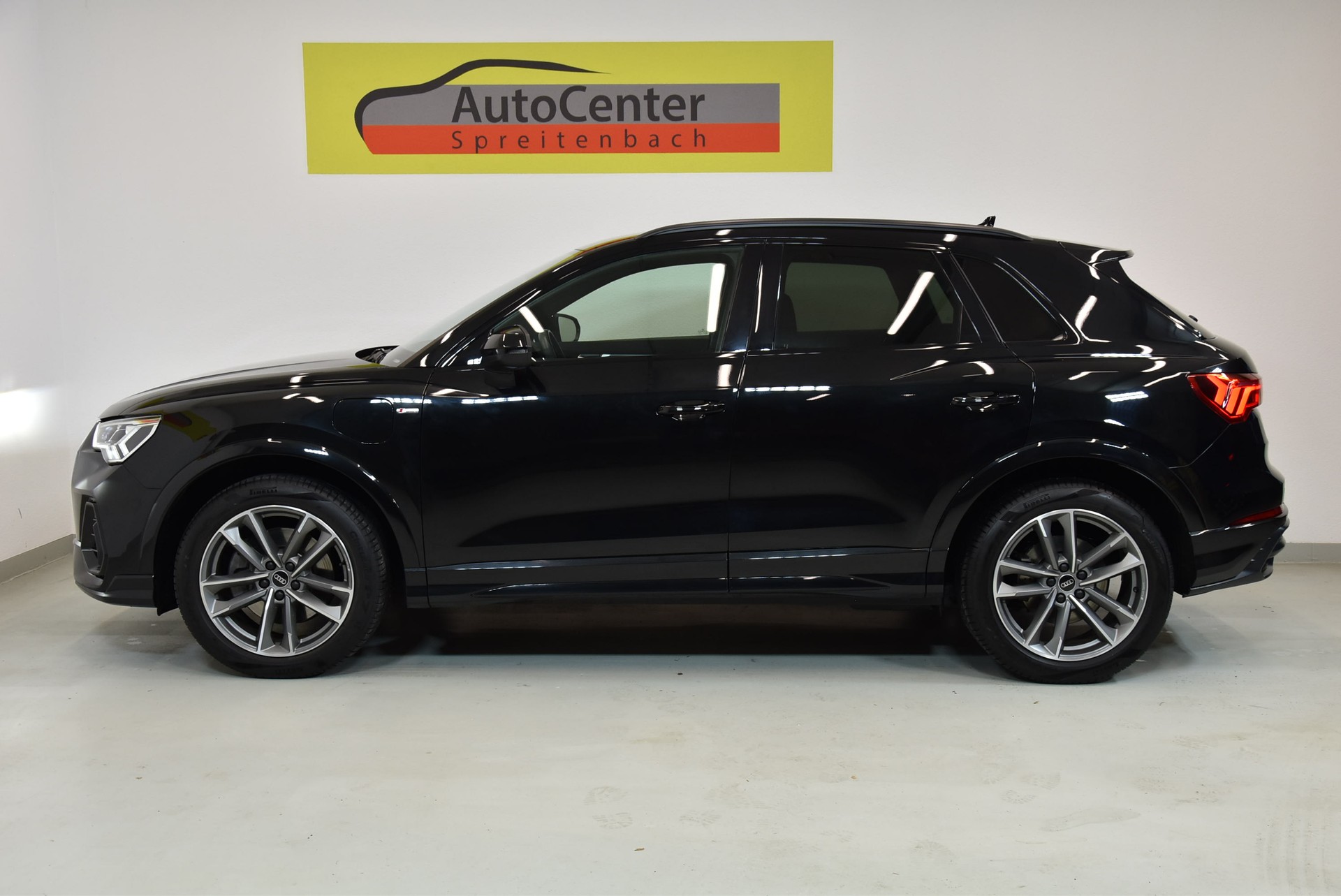 AUDI Q3 45 TFSI e S line S-tronic-image-9