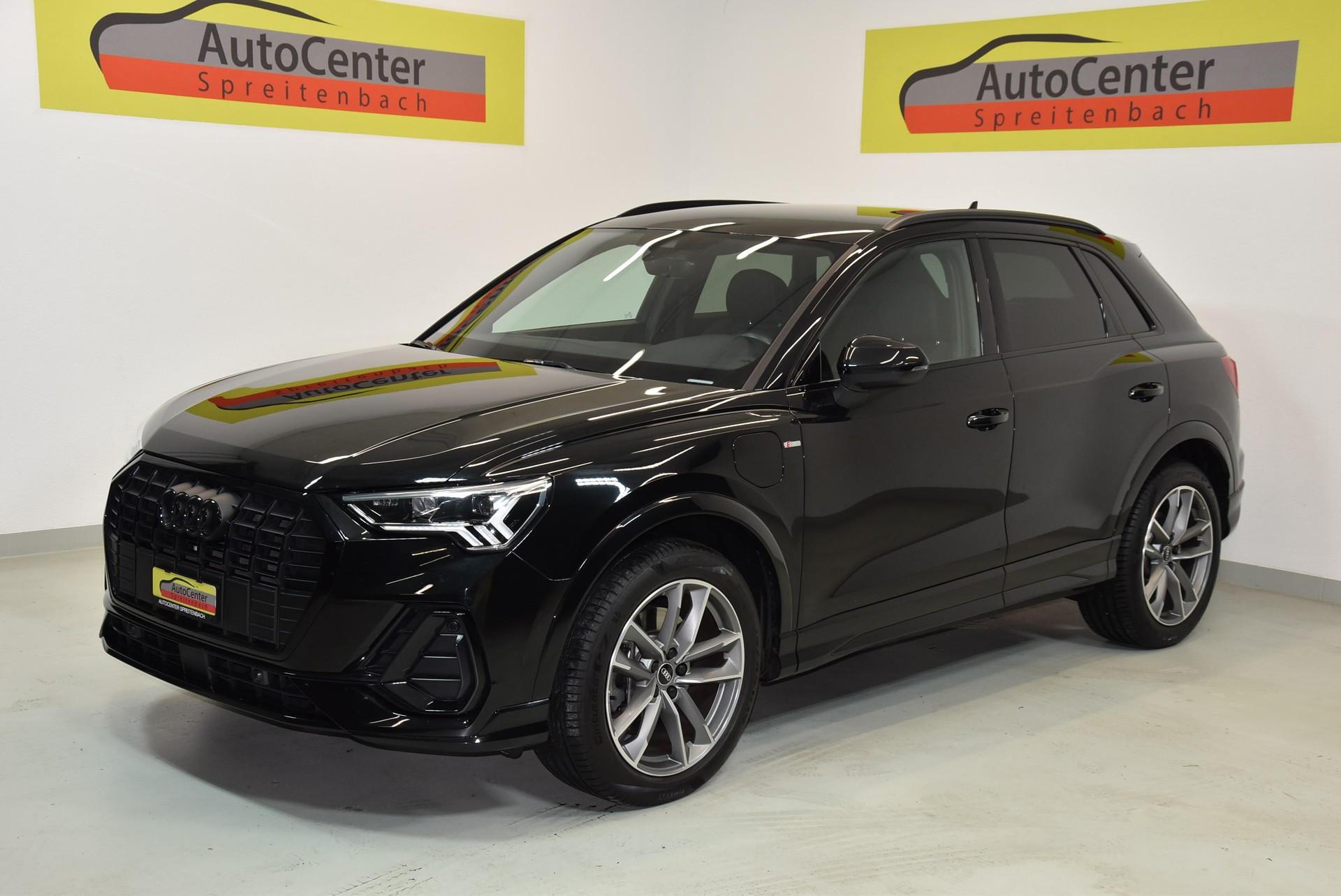 AUDI Q3 45 TFSI e S line S-tronic-image-1