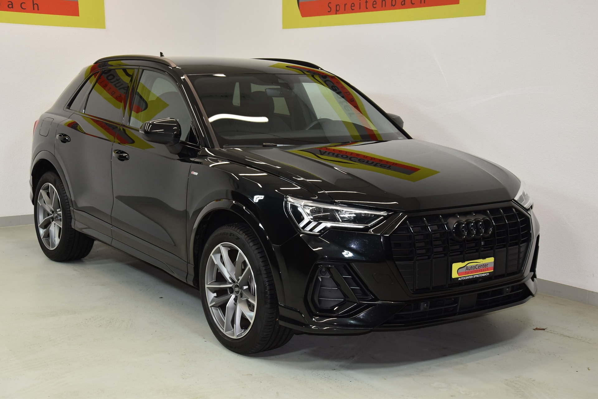 AUDI Q3 45 TFSI e S line S-tronic-image-0