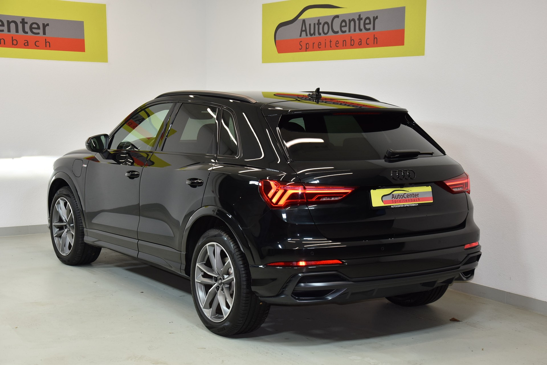 AUDI Q3 45 TFSI e S line S-tronic-image-11