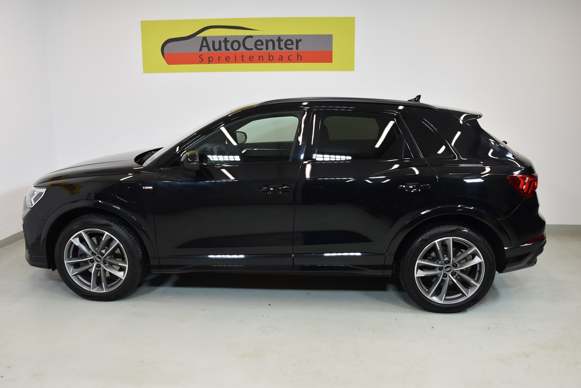 AUDI Q3 45 TFSI e S line S-tronic-image-2