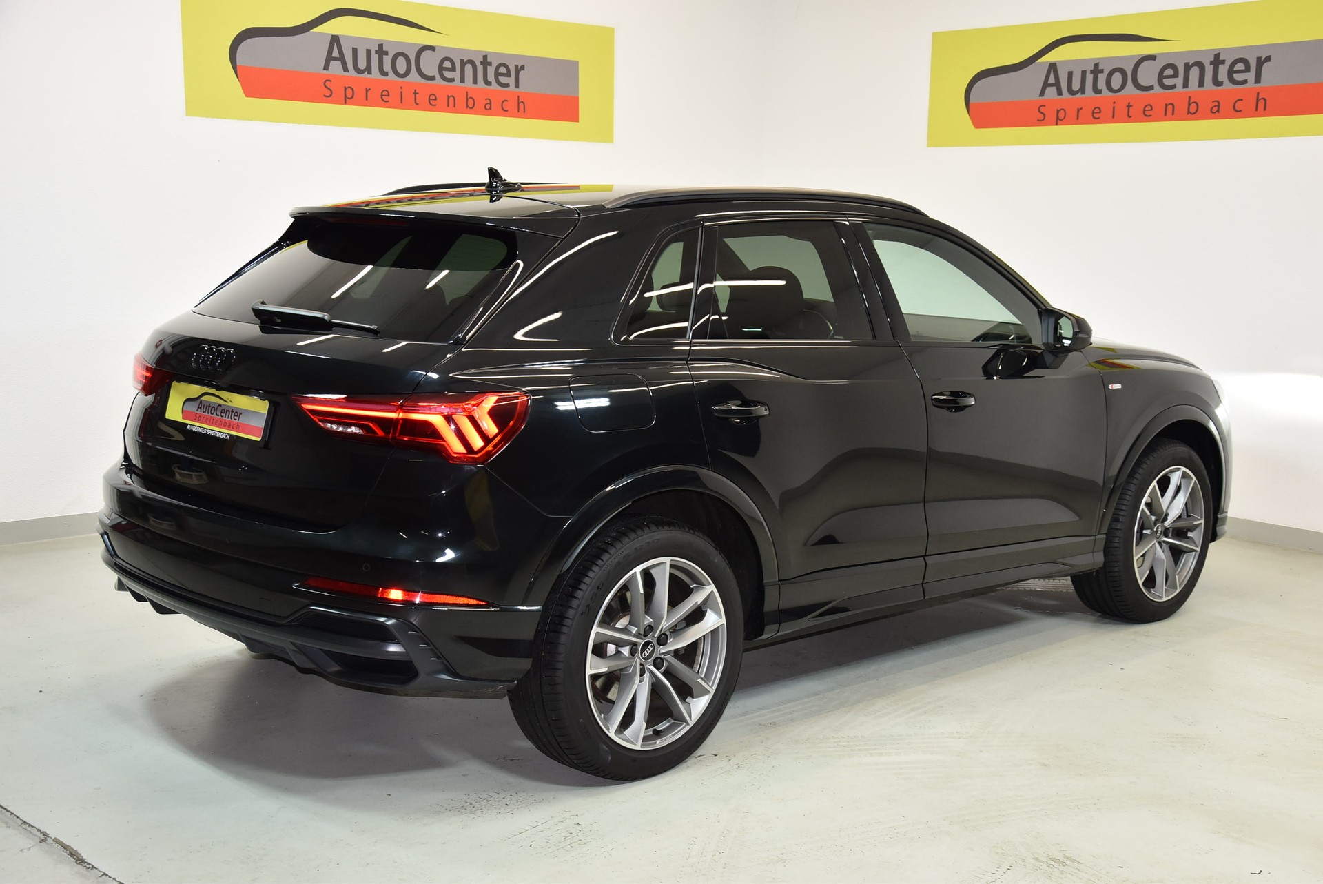 AUDI Q3 45 TFSI e S line S-tronic-image-13