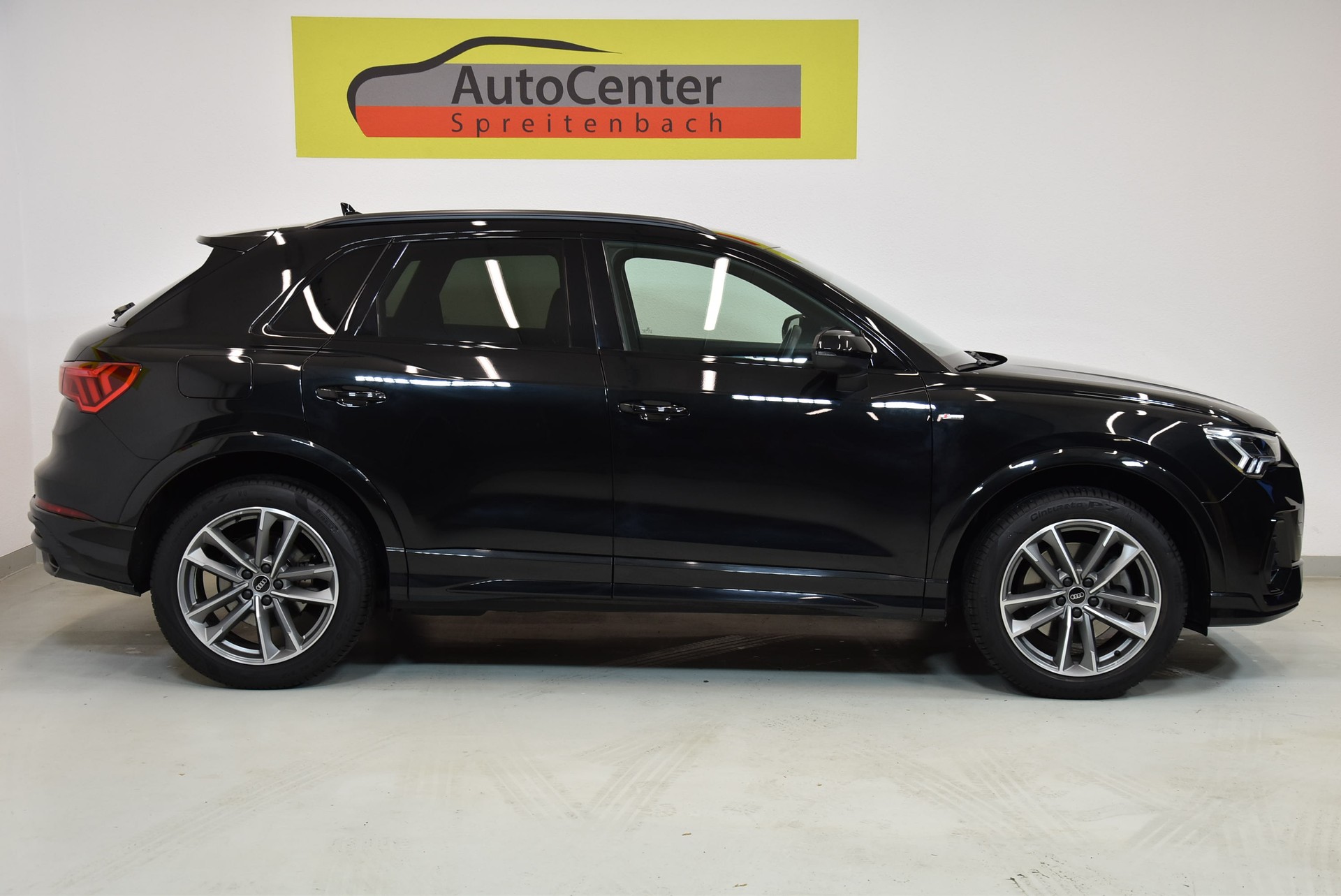 AUDI Q3 45 TFSI e S line S-tronic-image-12