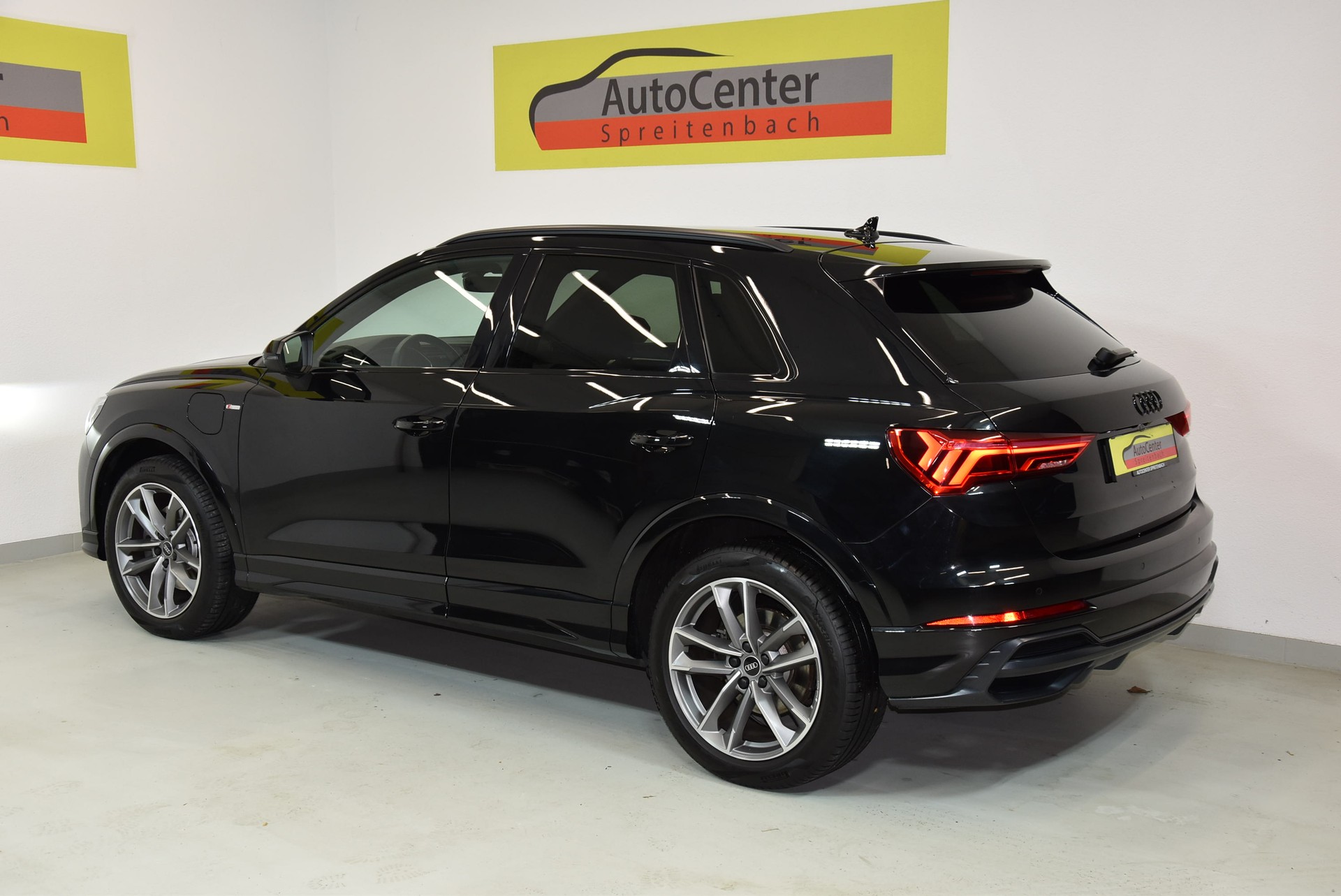 AUDI Q3 45 TFSI e S line S-tronic-image-10