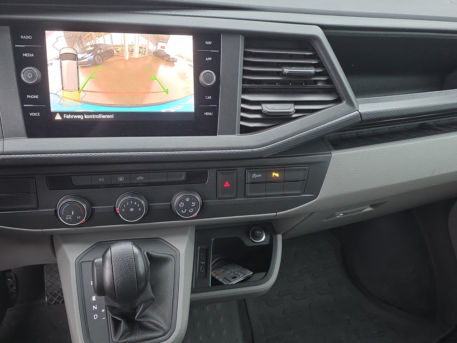 VW T6.1 2.0 TDI DSG-image-10
