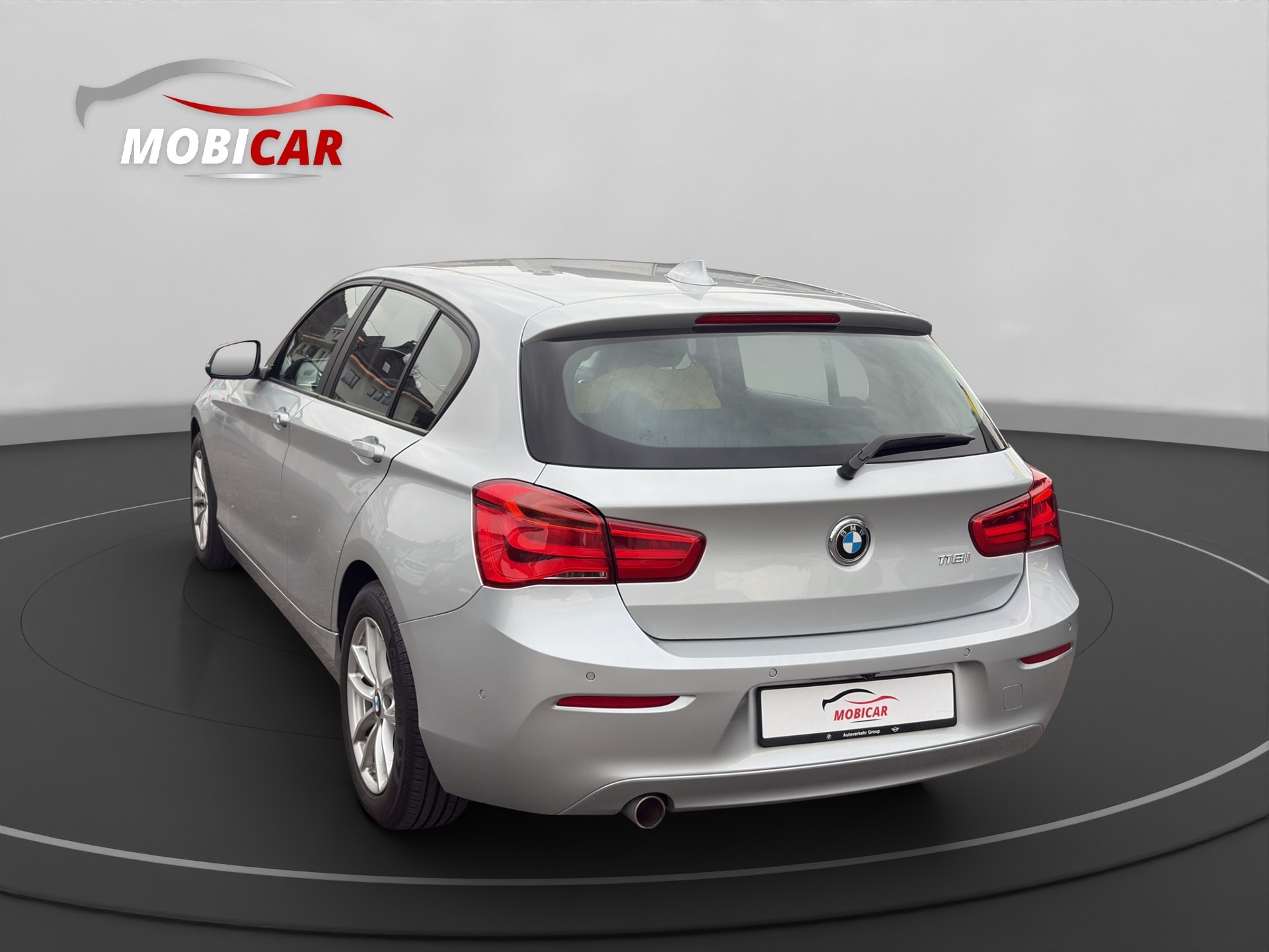 BMW 118i Edition Sport Line Steptronic-image-2