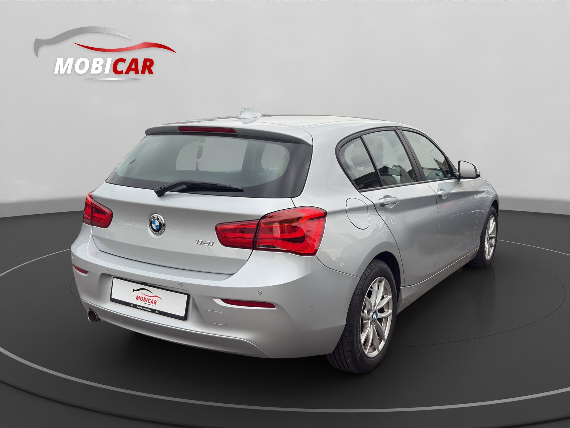 BMW 118i Edition Sport Line Steptronic-image-4
