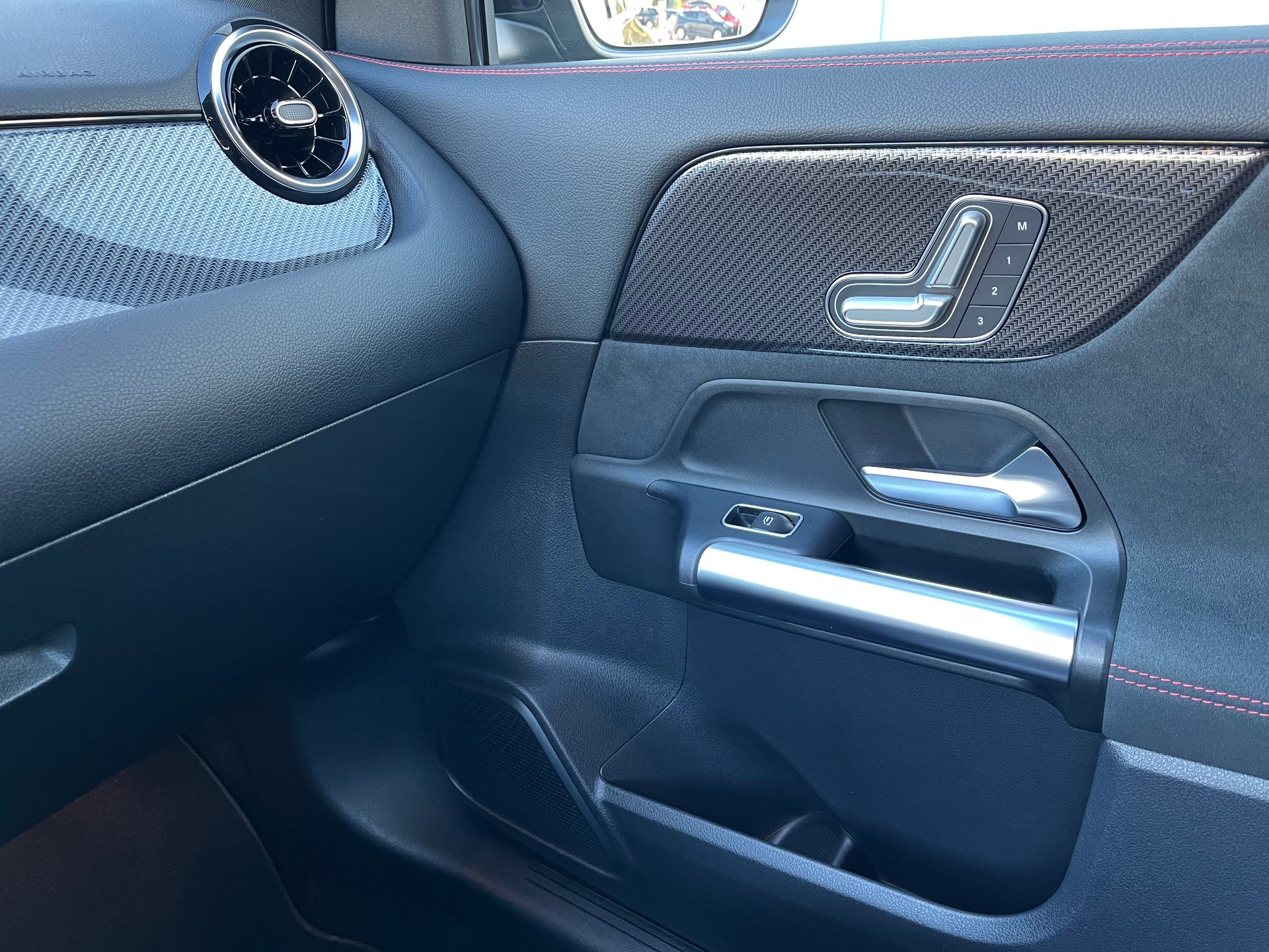 MERCEDES-BENZ GLA 200 AMG Line 7G-DCT-image-20