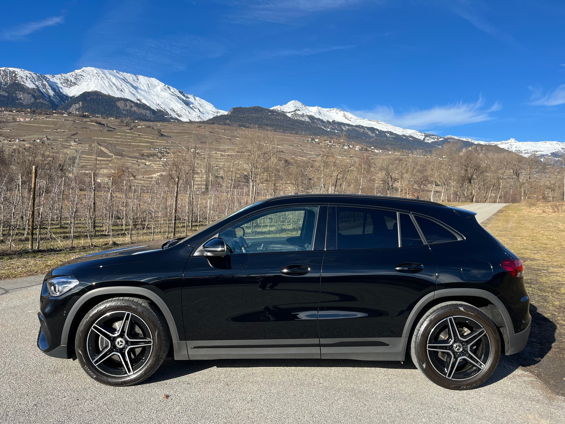 MERCEDES-BENZ GLA 200 AMG Line 7G-DCT-image-3