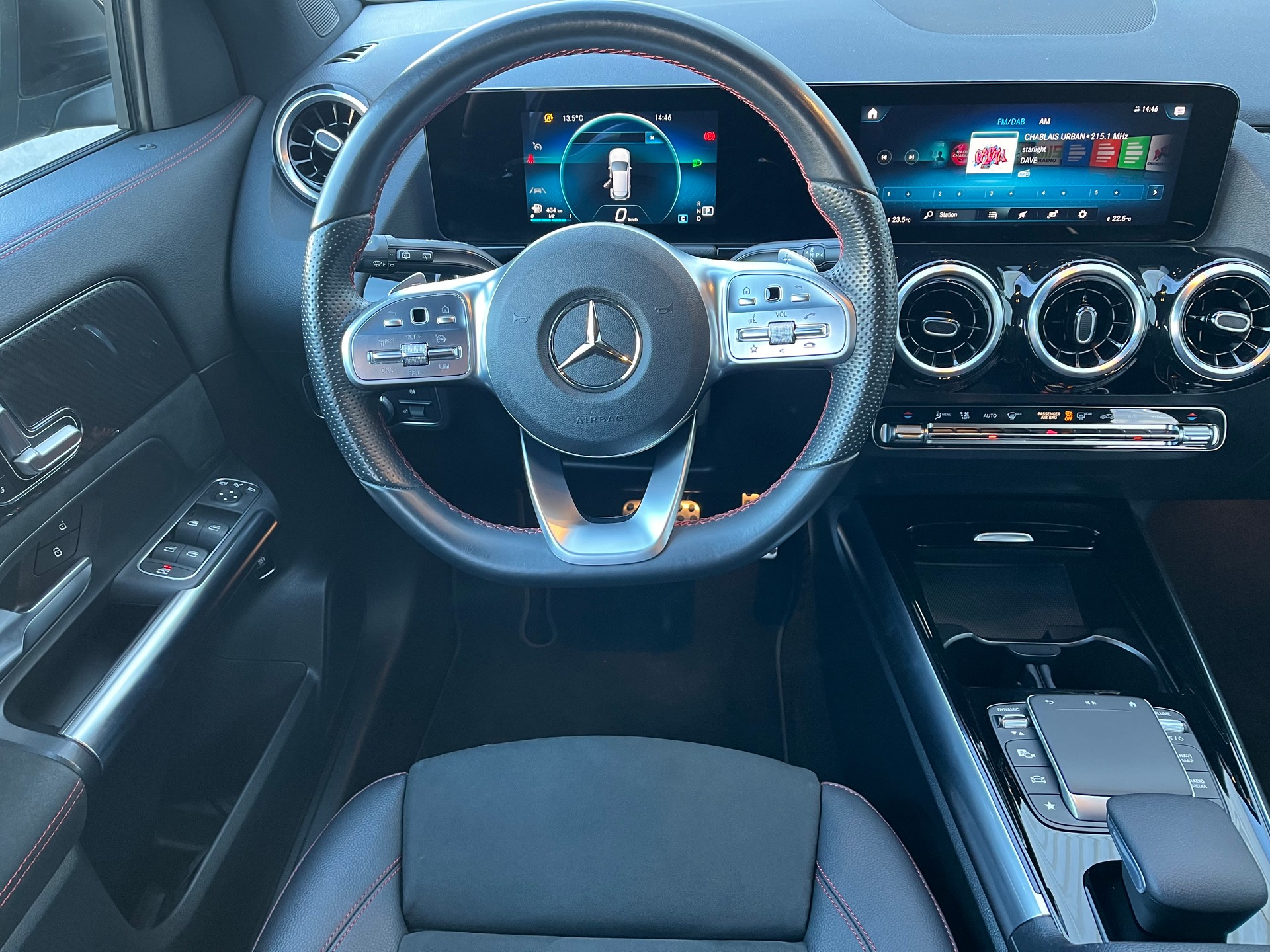 MERCEDES-BENZ GLA 200 AMG Line 7G-DCT-image-11