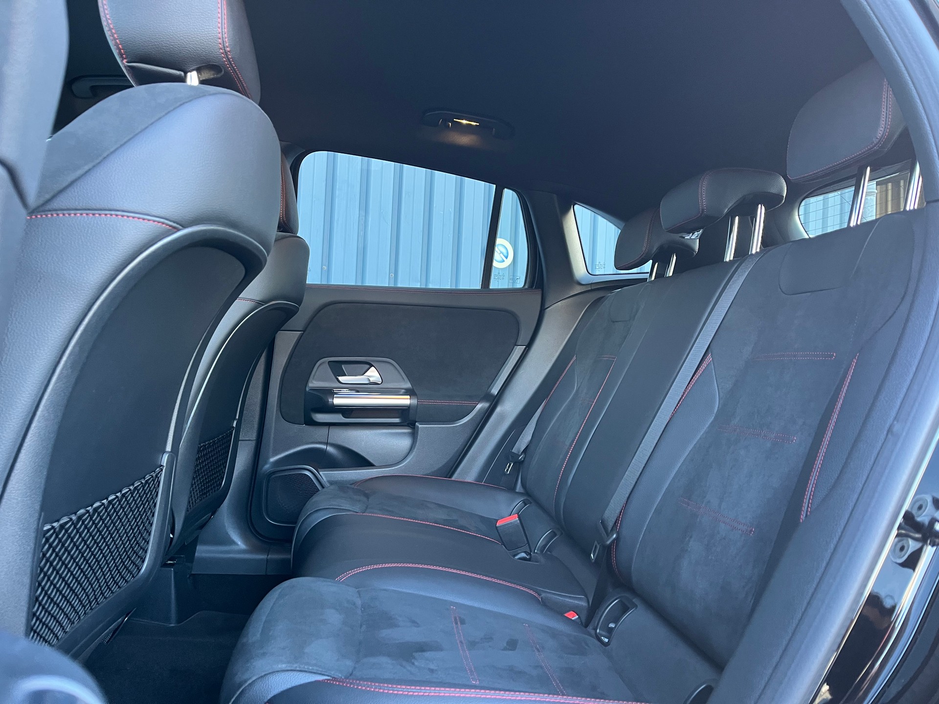 MERCEDES-BENZ GLA 200 AMG Line 7G-DCT-image-14