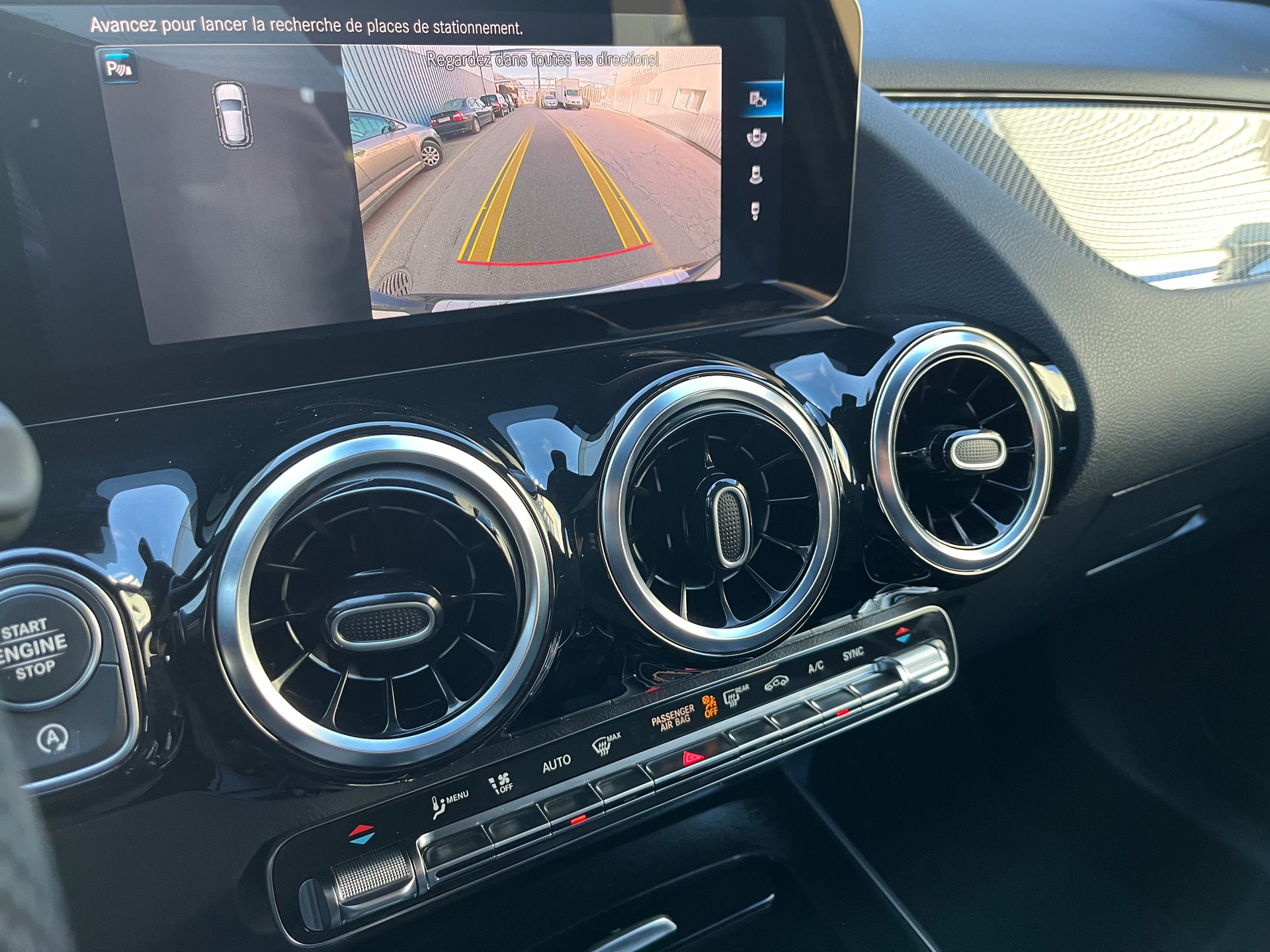 MERCEDES-BENZ GLA 200 AMG Line 7G-DCT-image-17