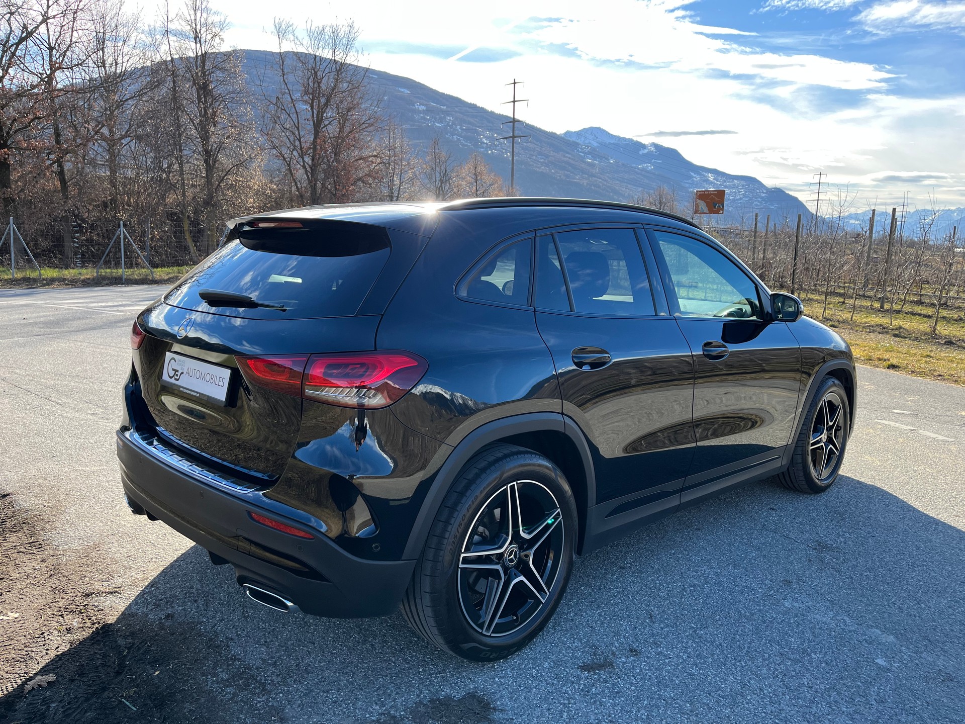 MERCEDES-BENZ GLA 200 AMG Line 7G-DCT-image-6