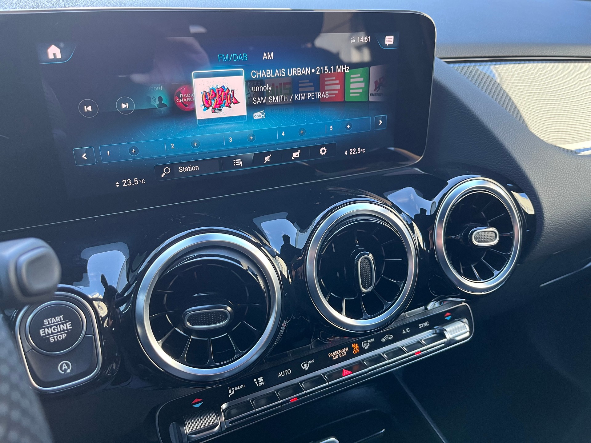 MERCEDES-BENZ GLA 200 AMG Line 7G-DCT-image-15